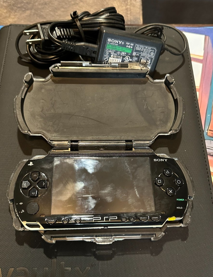 Sony PSP 1001 Handheld 1.0GB PRO Duo w/OEM Charger & Logitech Case