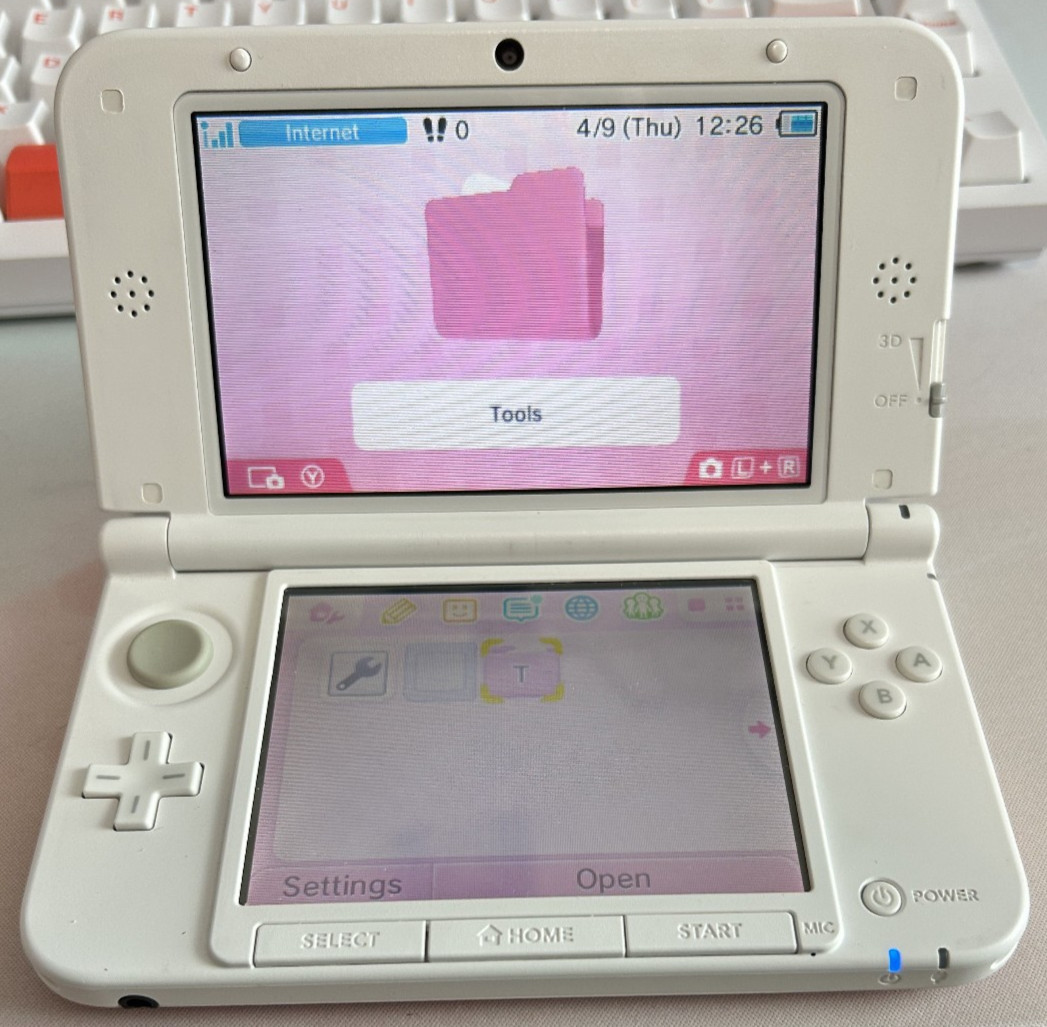 Nintendo 3DSLL/XL Region Unlocked w/ 128G mSD