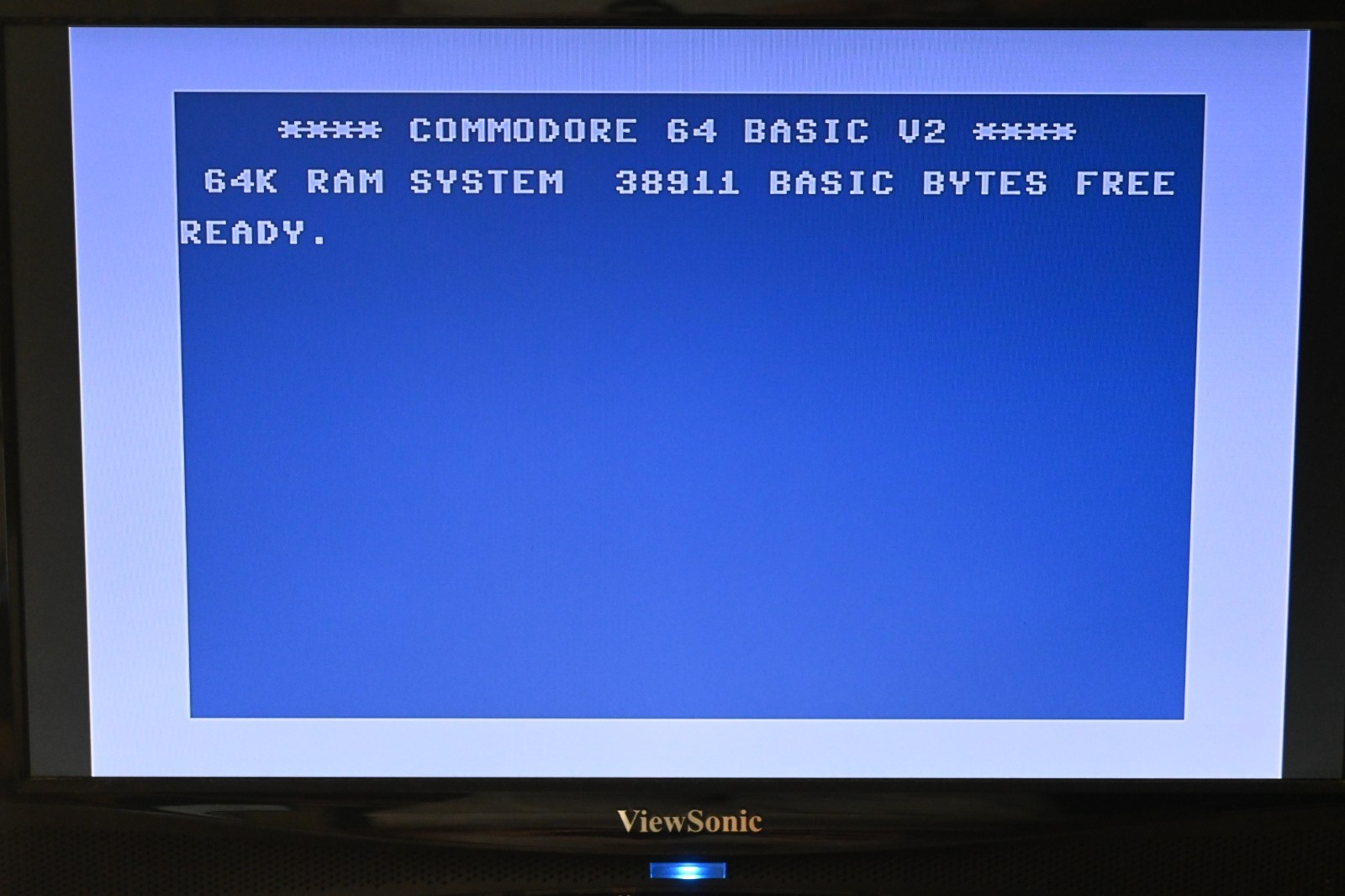 The C64 MAXI RETRO MICRO Computer CONSOLE Commodore 64 + Joystick Open Box