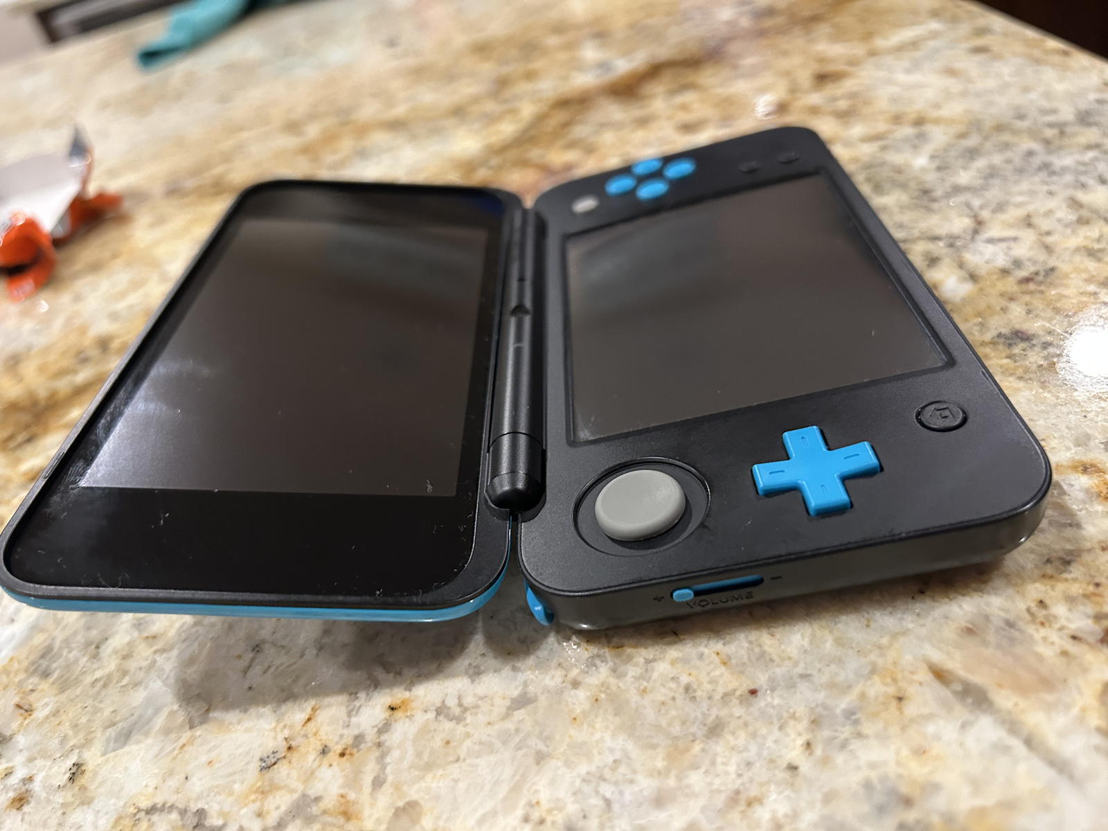 Nintendo 2DS XL Console – Black/Turquoise