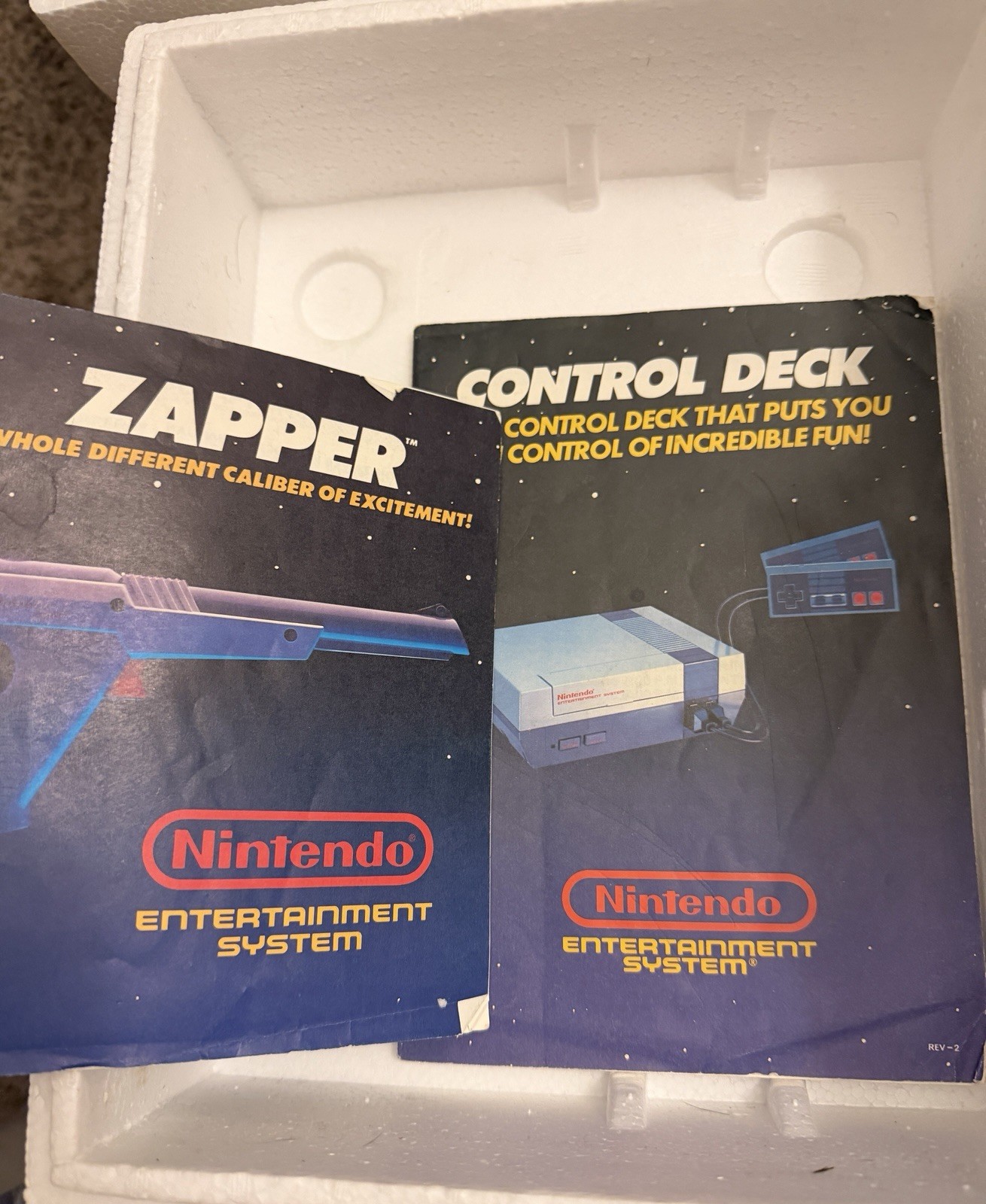 Nintendo Entertainment System NES Action Set Console Boxed Zapper 2 Controllers