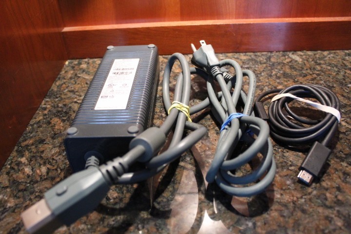 Xbox 360 Console Bundle – 120GB HDD (2 controllers/HDMI/Power) Tested/Working