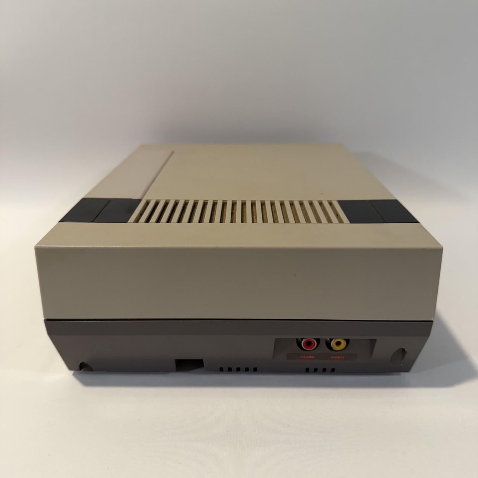 Nintendo Entertainment System NES Console For Parts Repair Red Blinking Light