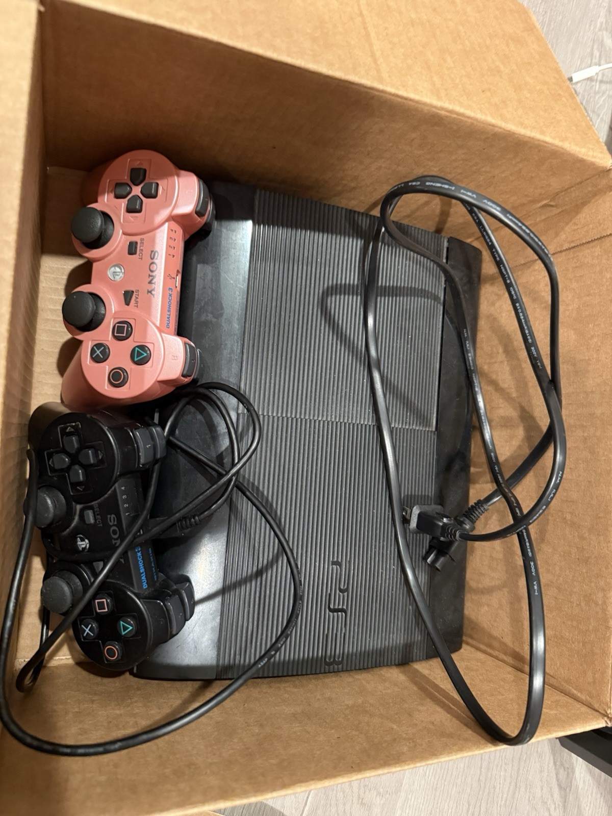 Sony PS3 Super Slim CECH-4001B ，Includes 2 Controllers and game lots
