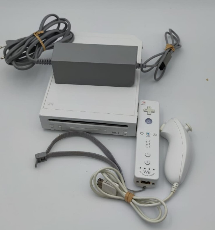 Nintendo Wii Gamecube + Wii Sports + Wii Party + MOTION Controller – Bundle
