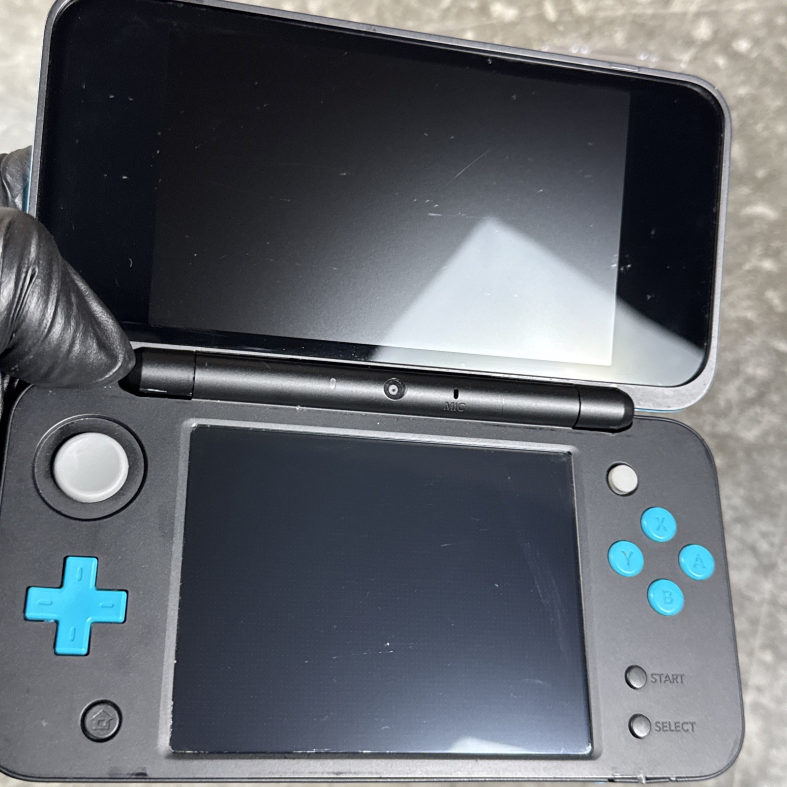 Nintendo “New” 2DS XL Handheld Console (JAN-001) Turquoise w/ OEM Charger Tested