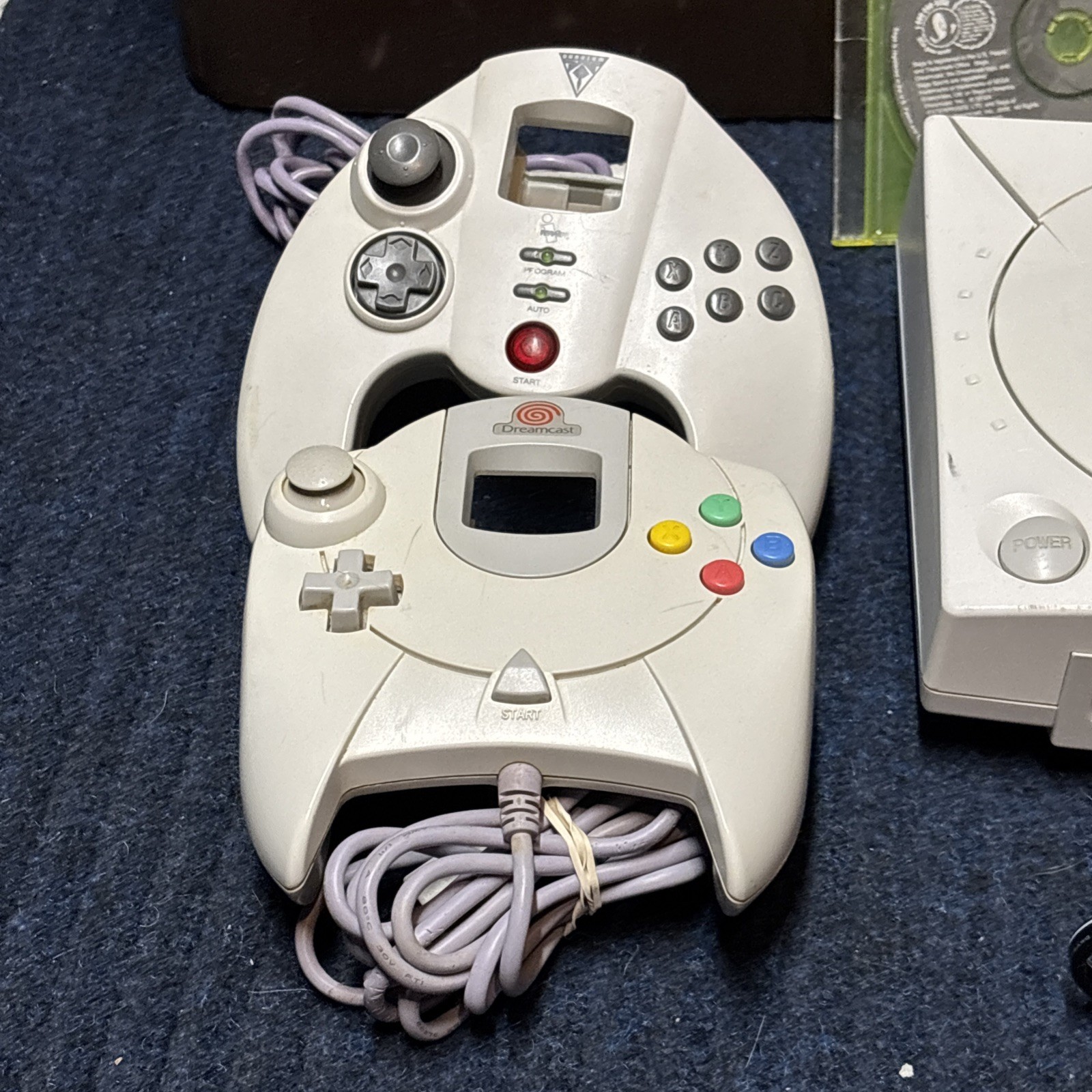Saga Dreamcast Console Two Controllers, Game, Power And AV Cable HKT-3020 TESTED