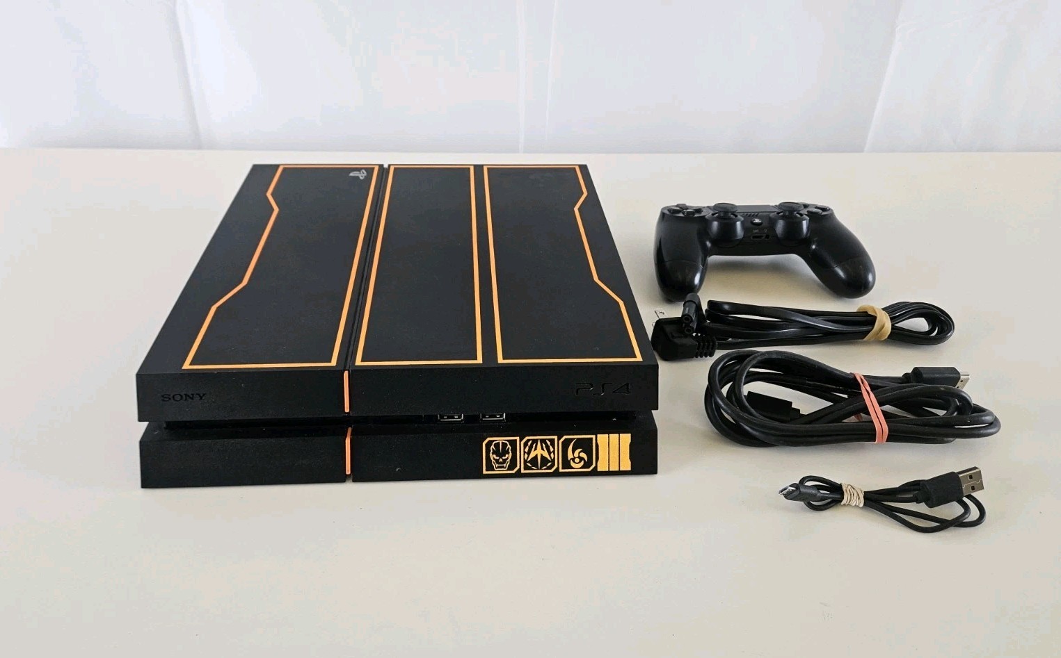 Sony PlayStation PS4 Call of Duty: Black Ops III Edition + Cables + Controller
