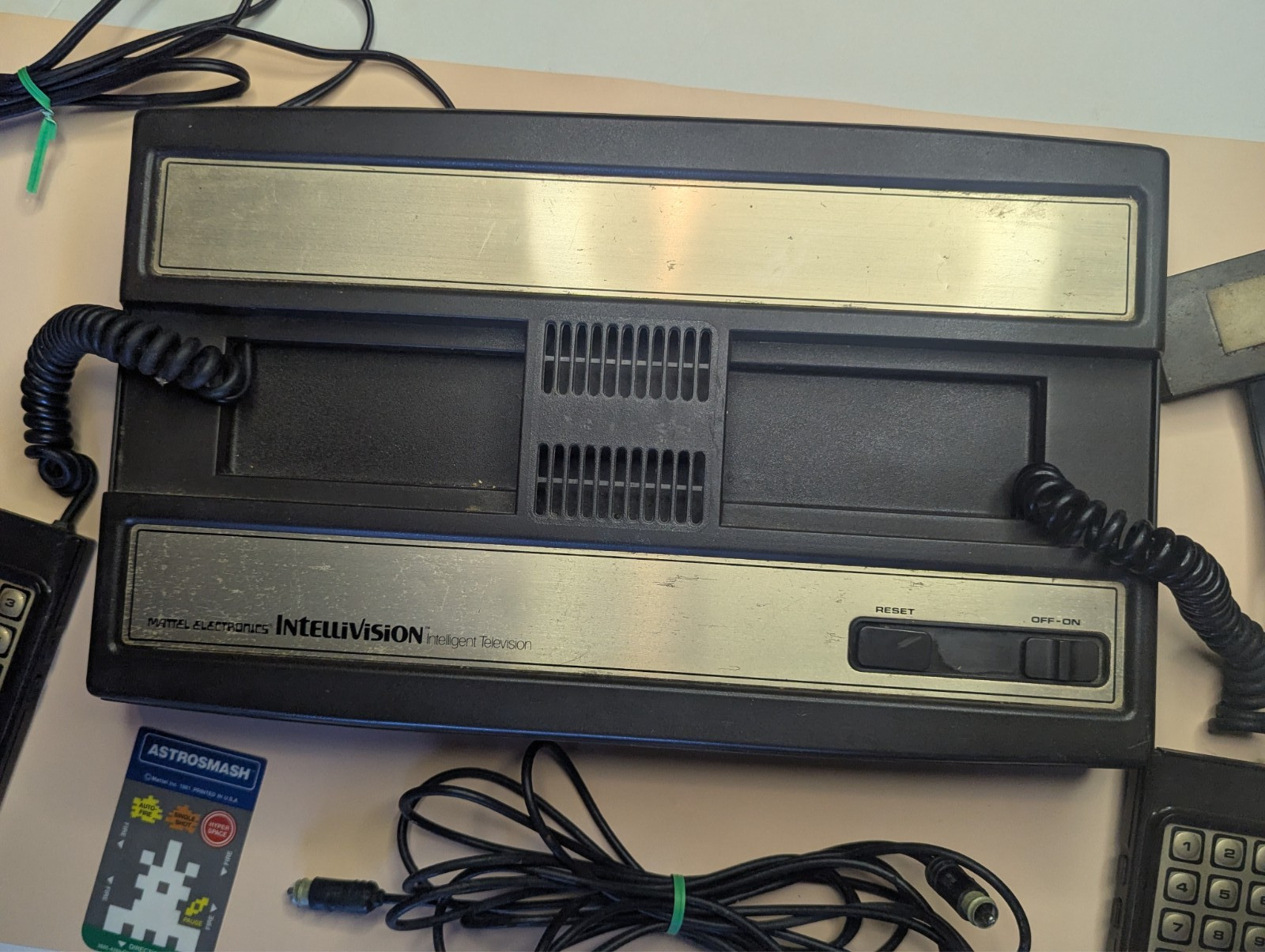 Mattel Intellivision 1979 Console Model 2609 Dual Controller Powers Up