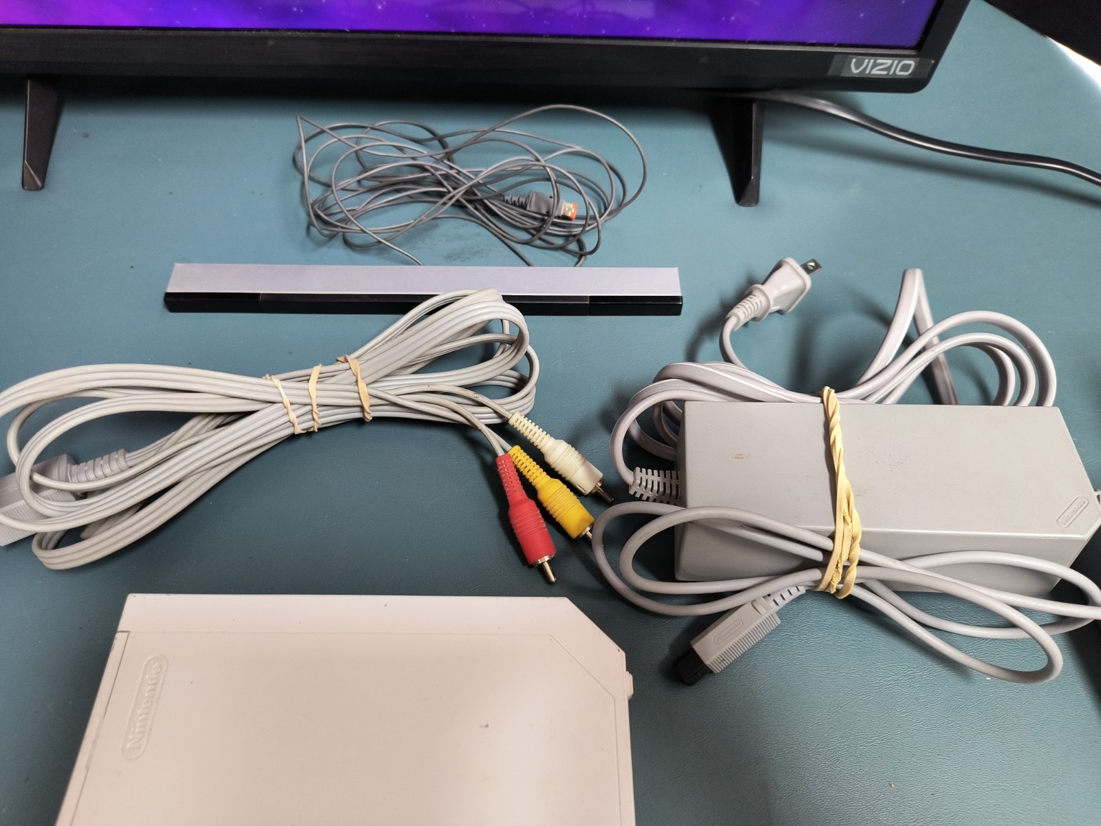 Nintendo Wii Model RVL-001 (USA) [Plays Wii & GameCube Games] Bundle Deal
