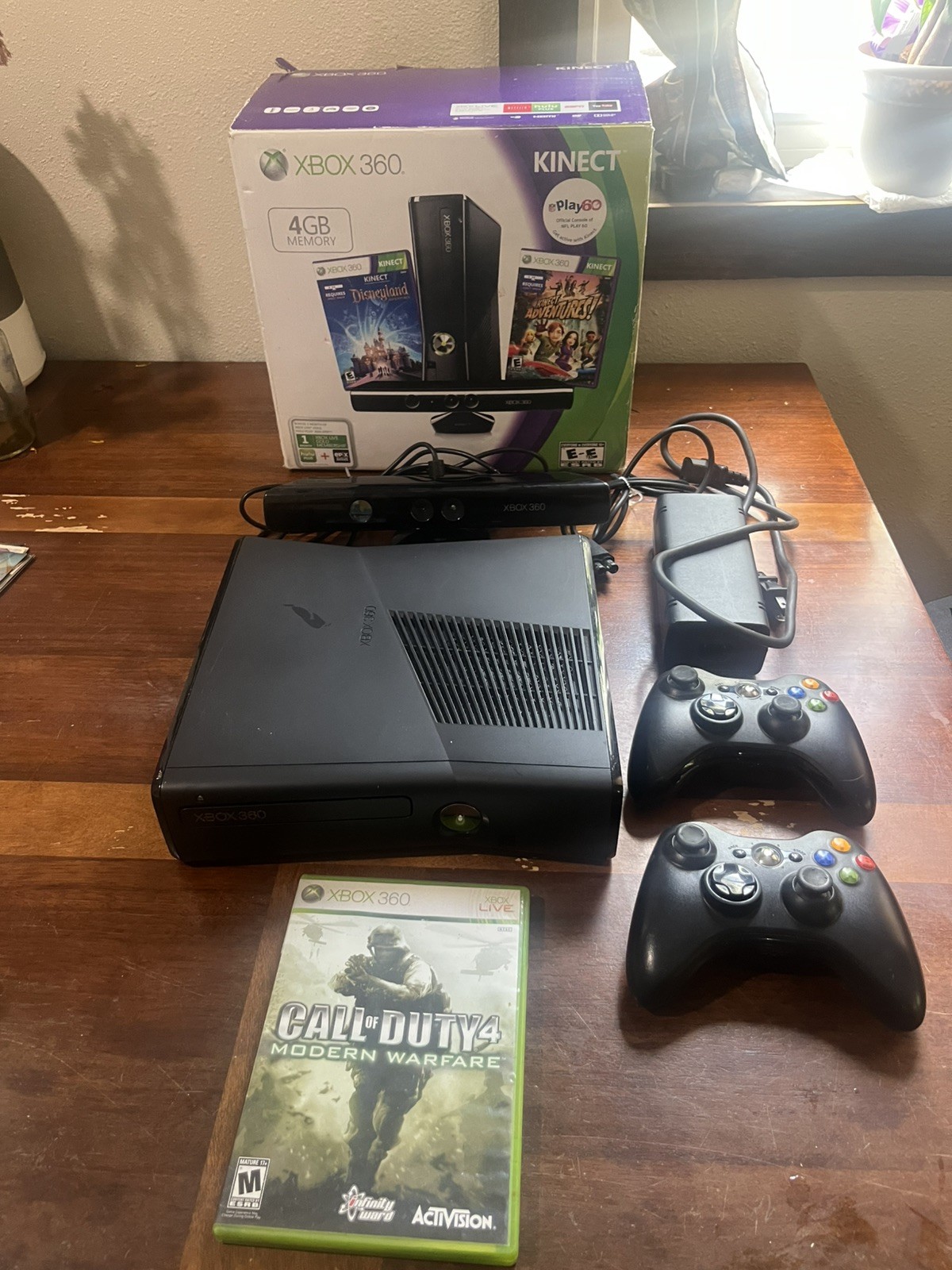 Xbox 360 Console with kinect Box 2 controllers and call of duty mw2