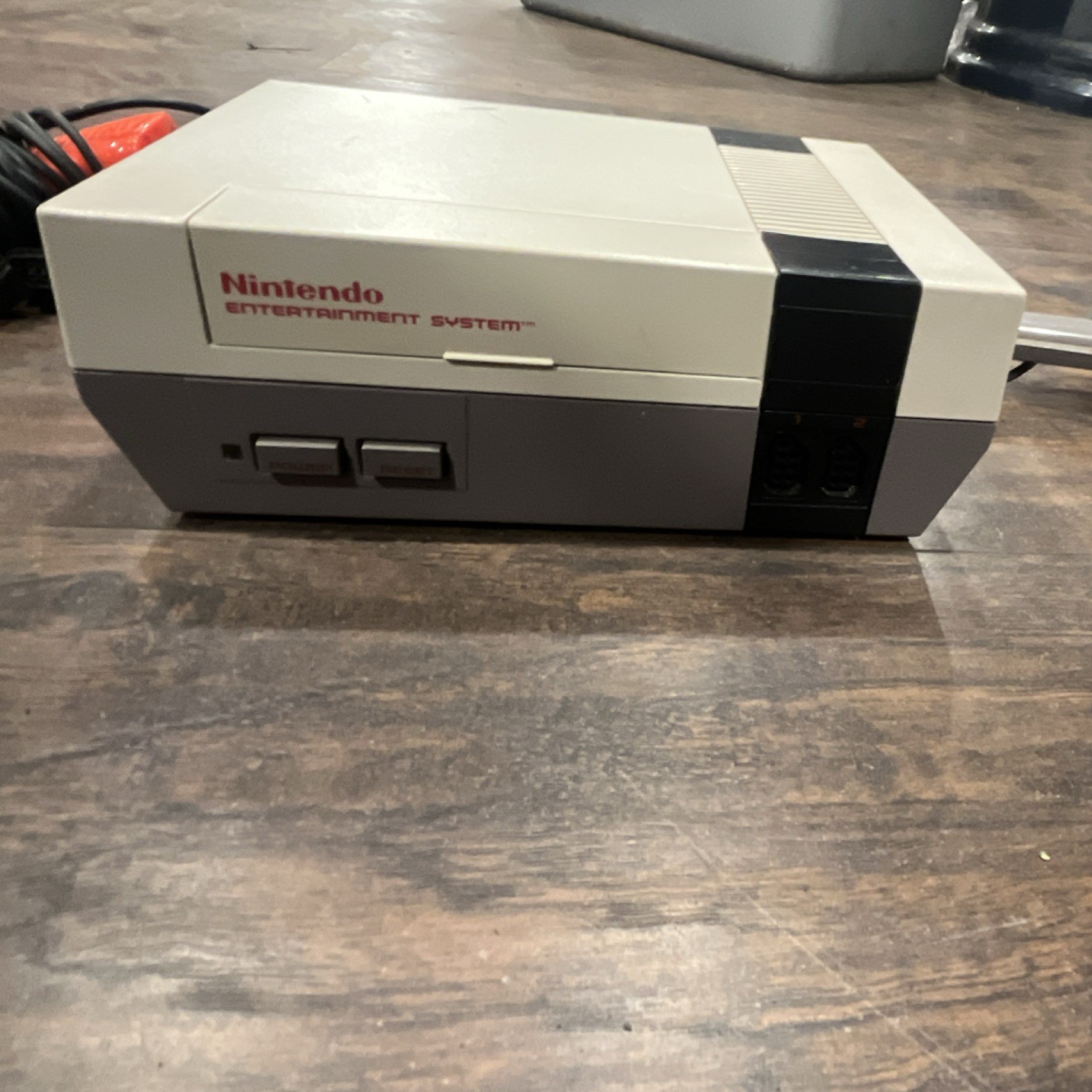 Nintendo NES-001 Console Gray with 4 Controllers, 2 Zapper Light Guns, 1985
