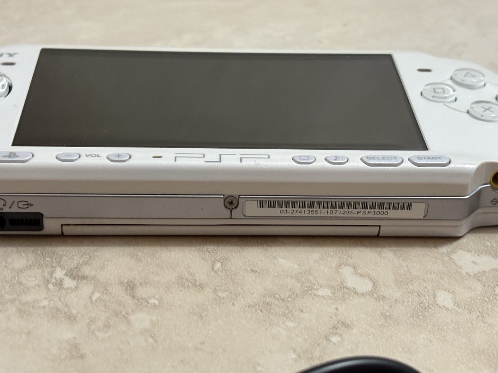 Sony PlayStation Portable PSP-3000 White Console With Charger And Battery