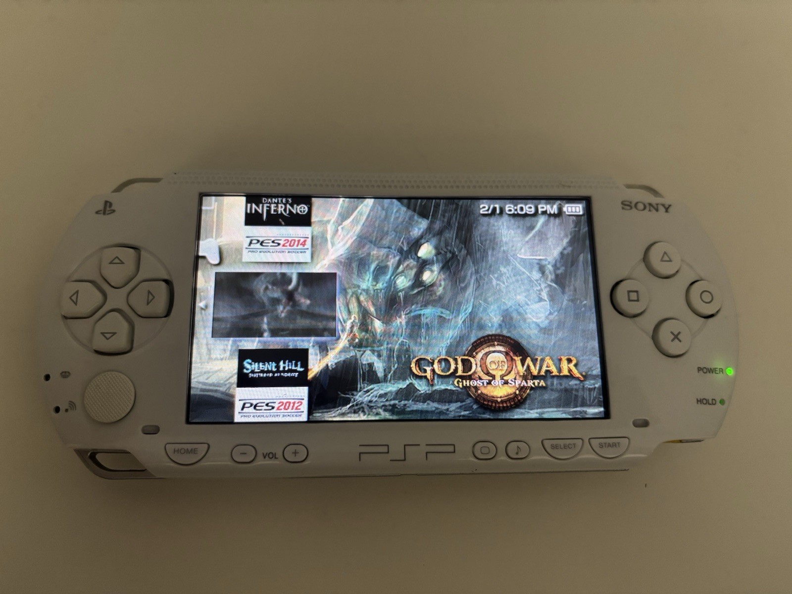 Sony PSP White with 28 downloaded games god of war, DBZ MC3