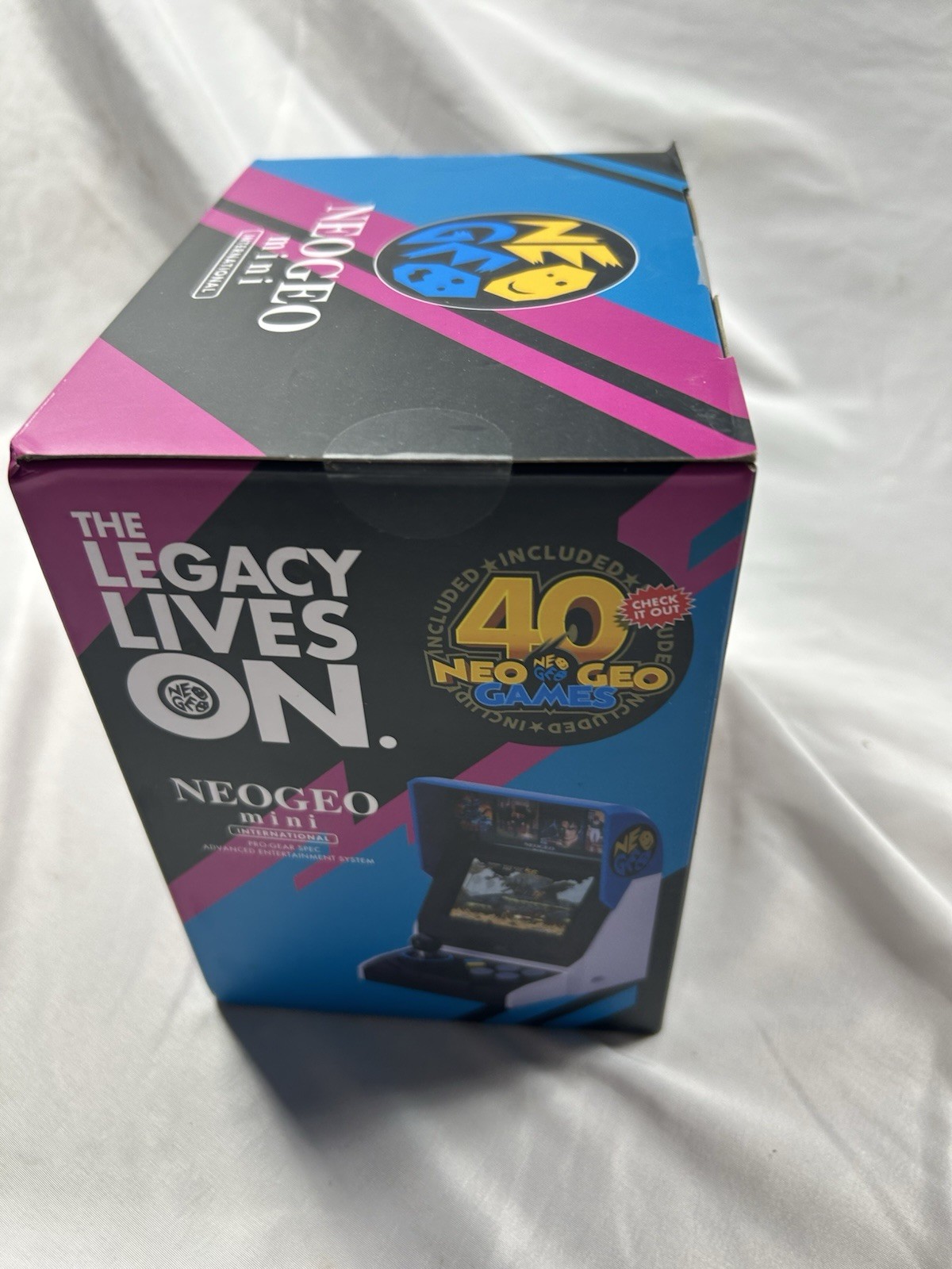 NEW Neo Geo Mini Console with 40 games – International Version – SNK