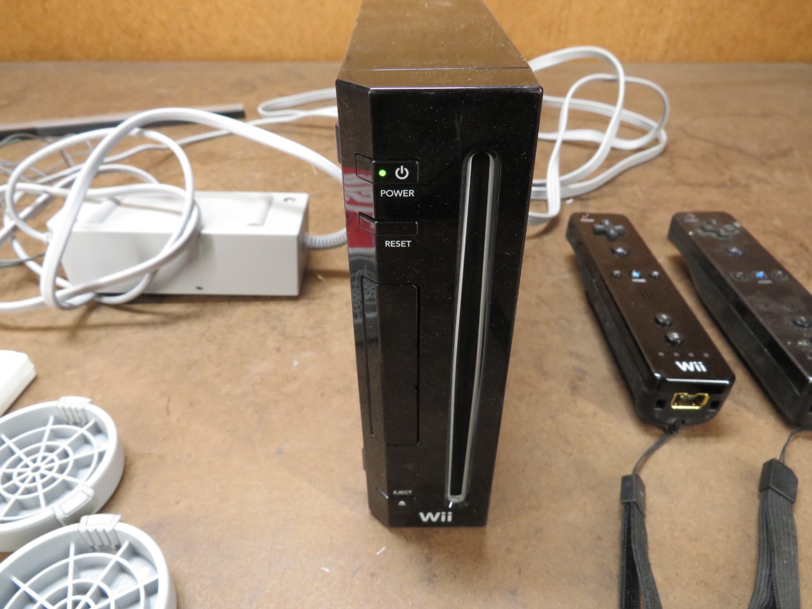 Nintendo Wii U WUP-101(02) 32GB Black Console w/ Power Cord Game Remote Tested