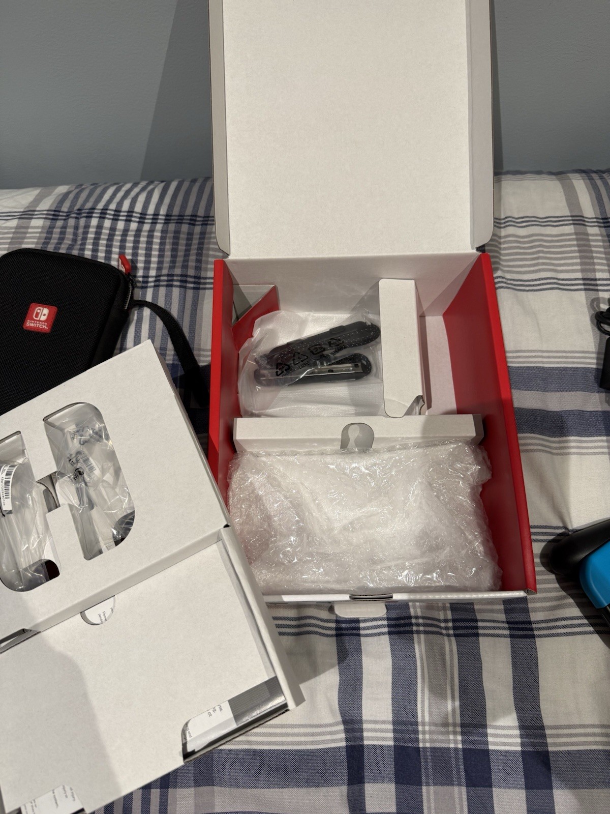Nintendo Switch OLED Model HEG-001 64GB – Black/Neon Red/Neon With extras!