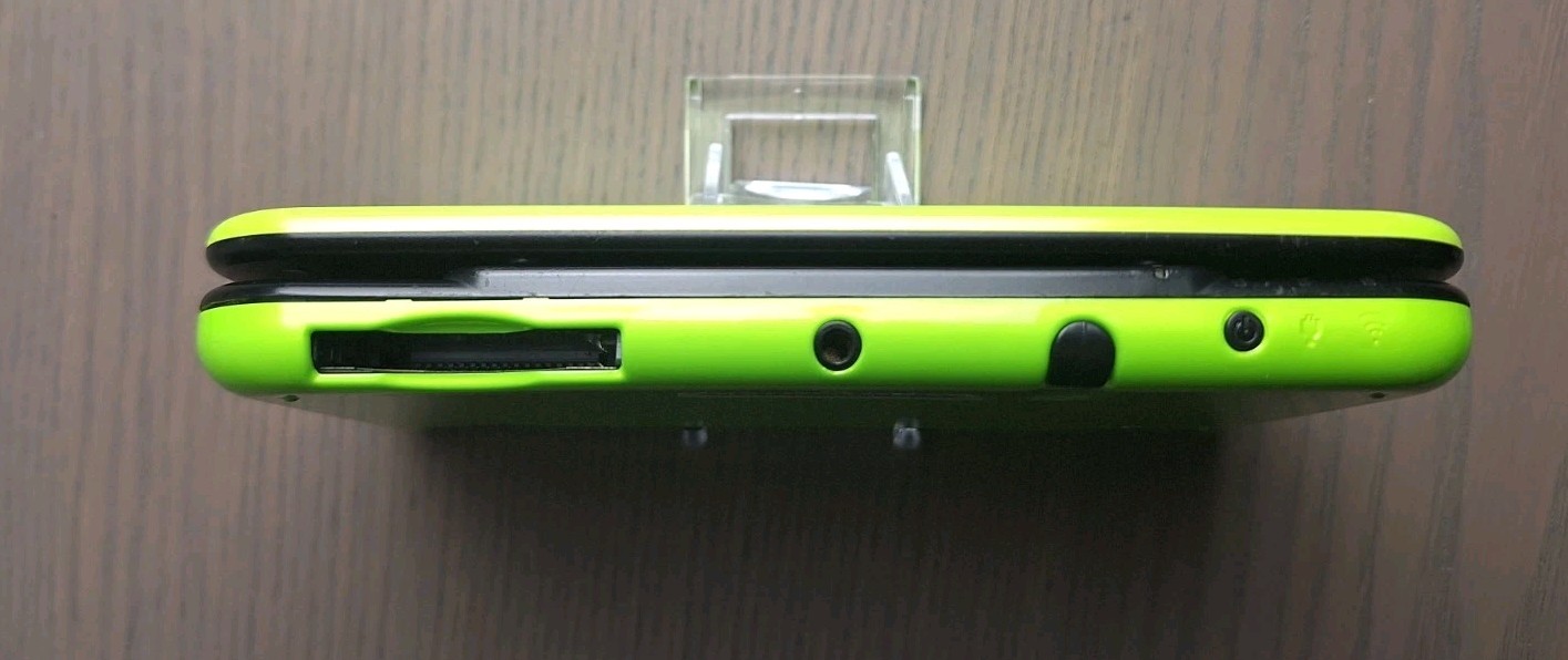 New Nintendo 3DS XL Lime Black | Charger + 32GB SD Card | Region Free