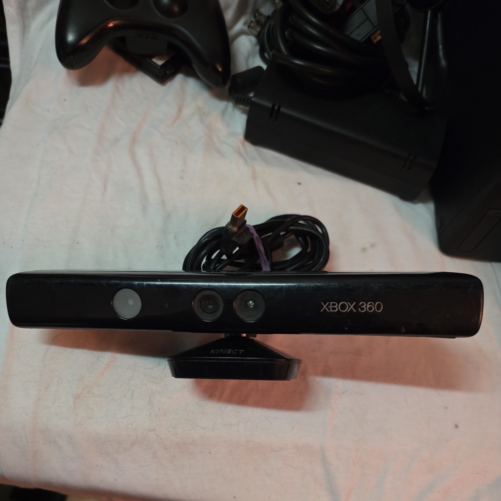 X Box 360 S Gaming console With Kintect Headphones Controller 320 Gb Hard Drive.