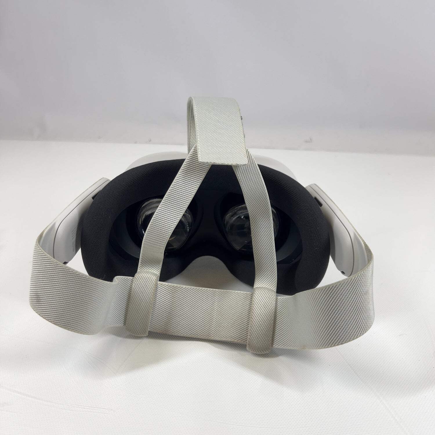 Meta Quest 3S 128GB Standalone All-in-One VR Headset P97