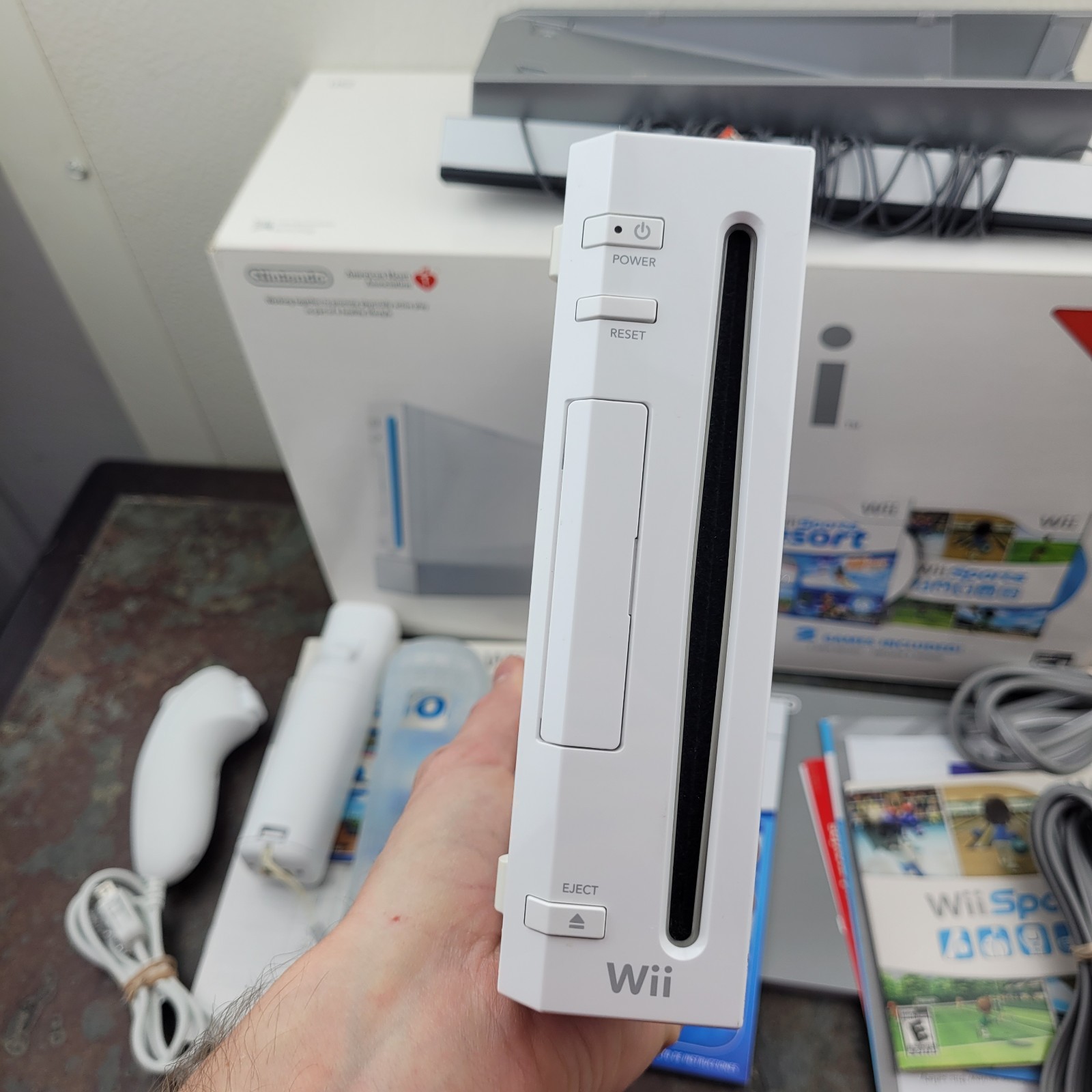 Nintendo Wii Sports / Wii Sports Resort White Console In Box