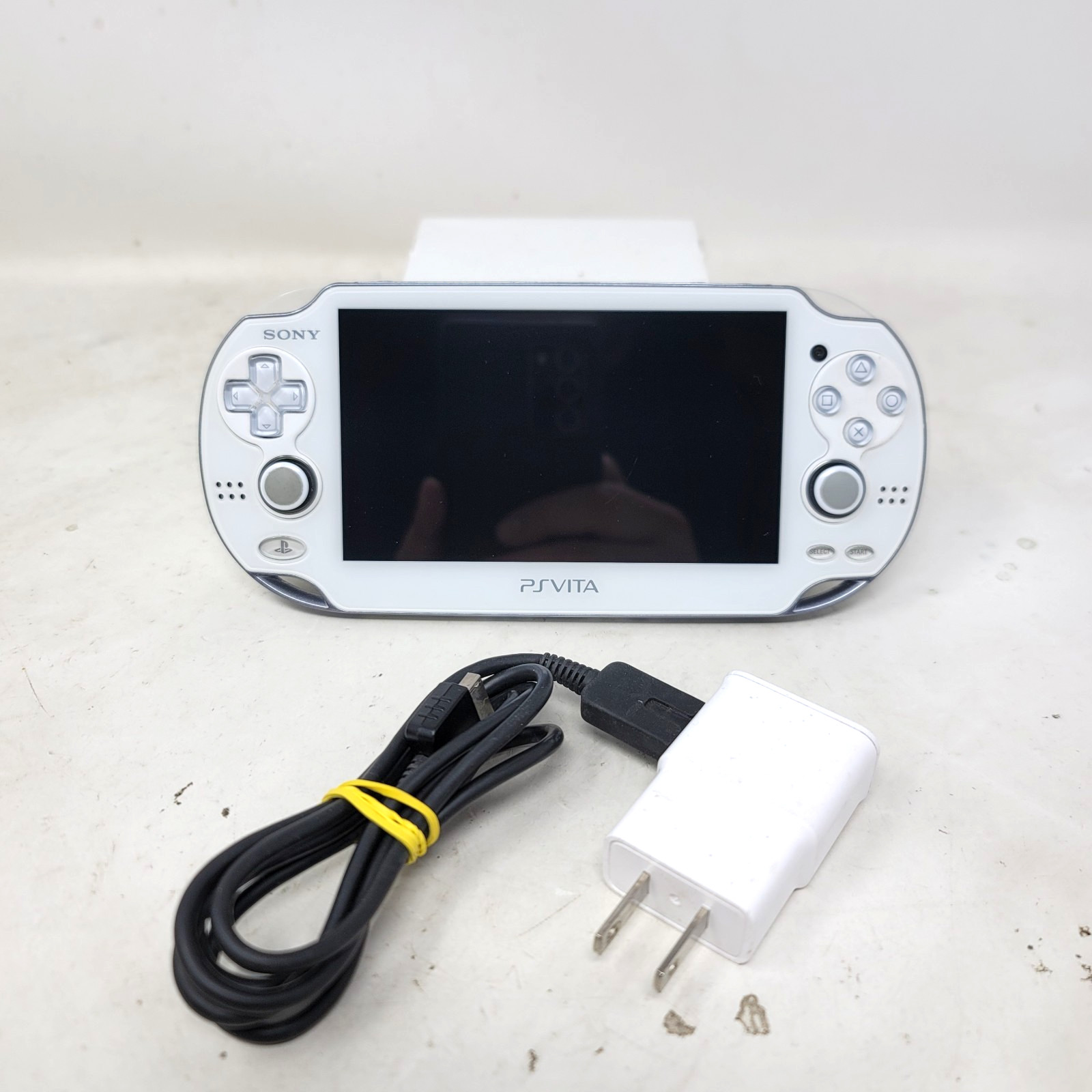 Sony PlayStation PS Vita PCH-1000/1001 White WIFI w Charger 4GB Region Free