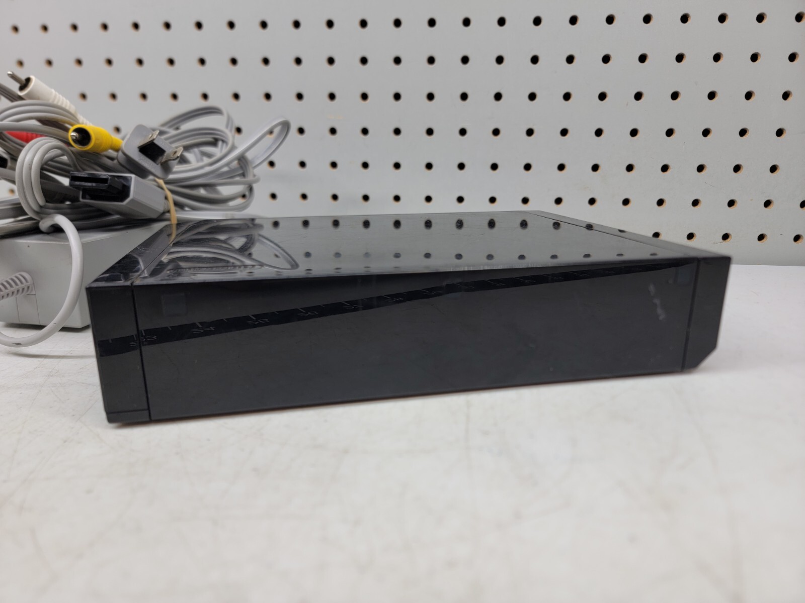 Nintendo Wii RVL-101(USA) Gaming Console b-x