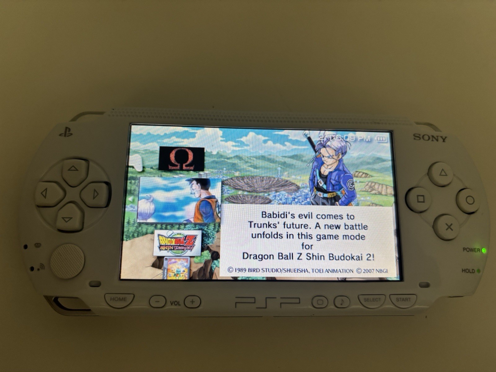 Sony PSP White with 28 downloaded games god of war, DBZ MC3