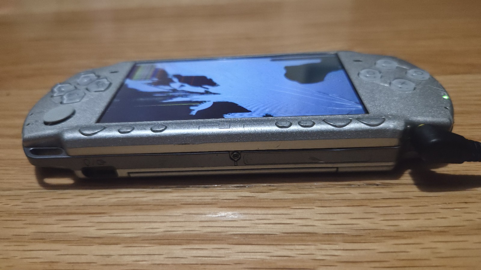 Sony PSP-2000 Handheld Console in Silver Cracked LCD *No Battery*