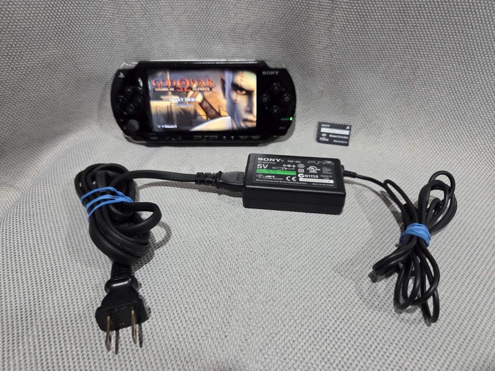 Sony PSP-1001 Black Handheld Console Wi-Fi With Charger And Memory Stick Tested
