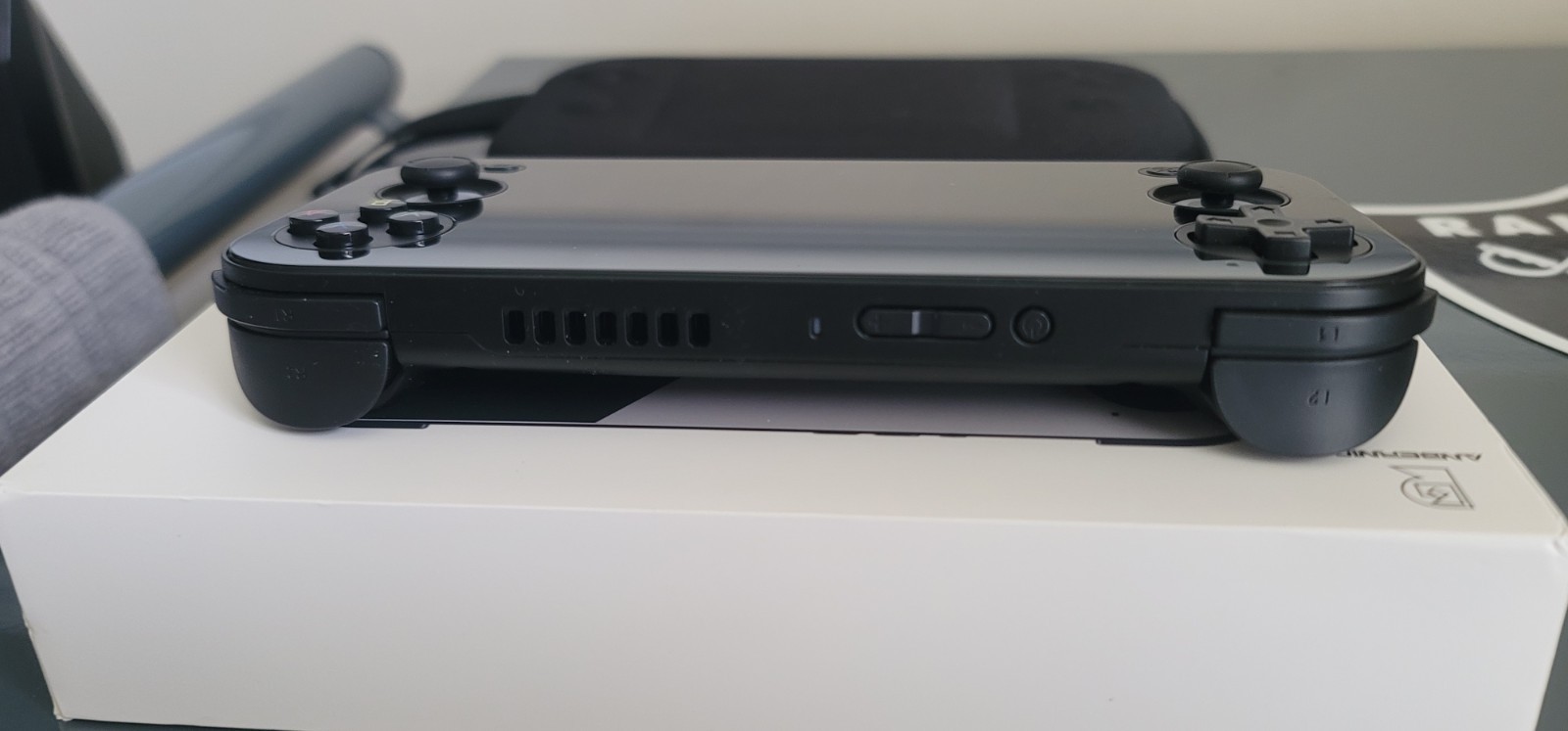 New RG476H with Anbernic carry case and stock 64gb sd card over 4k games ready