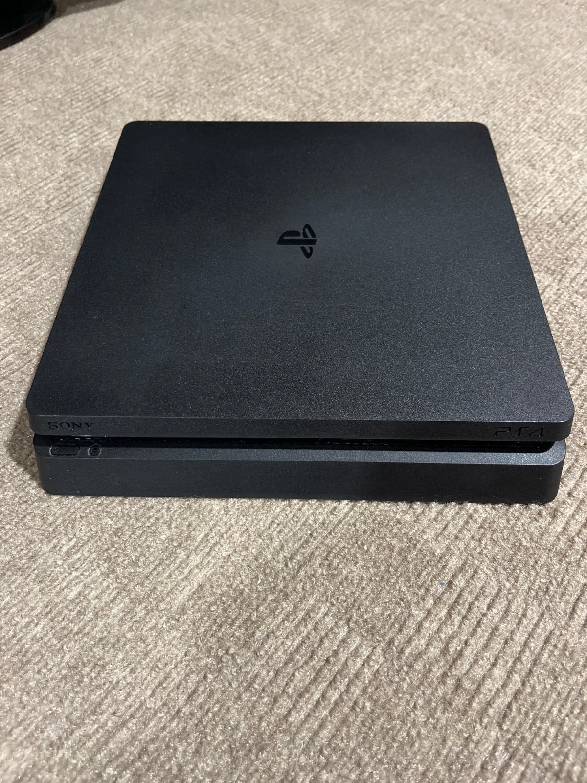 PlayStation 4 Slim – Jet Black + 32” Samsung Smart TV