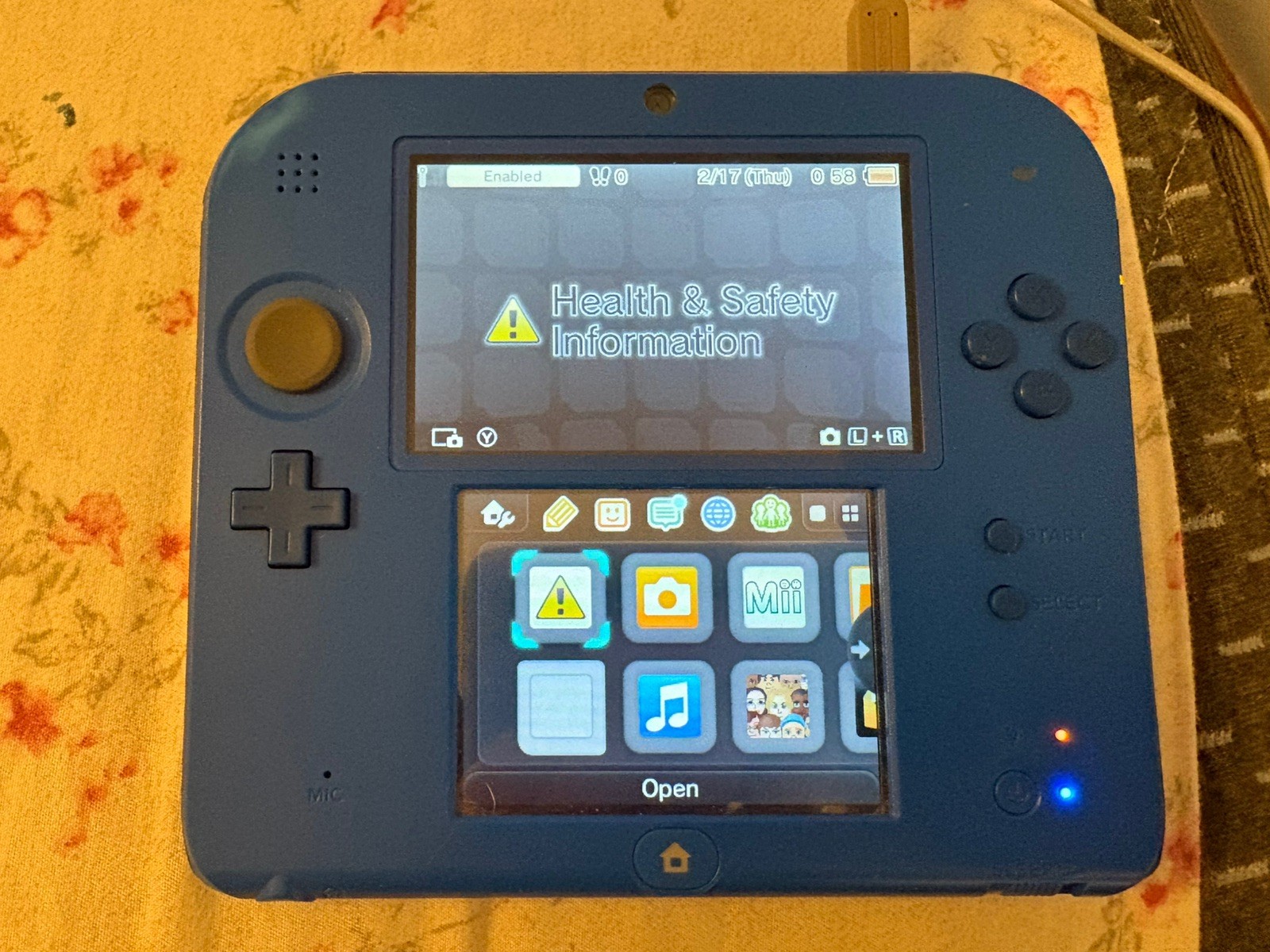 Nintendo 2DS Handheld Game Console FTR-001 Electric Blue TESTED WORKING