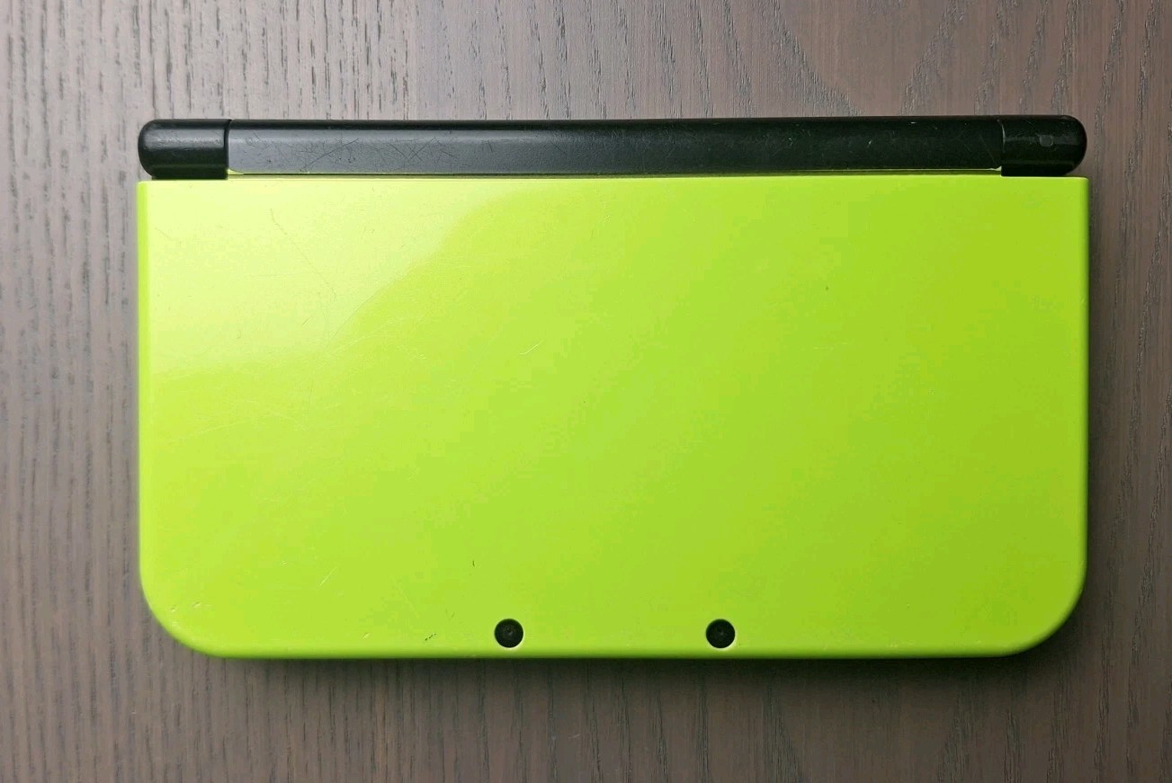 New Nintendo 3DS XL Lime Black | Charger + 32GB SD Card | Region Free