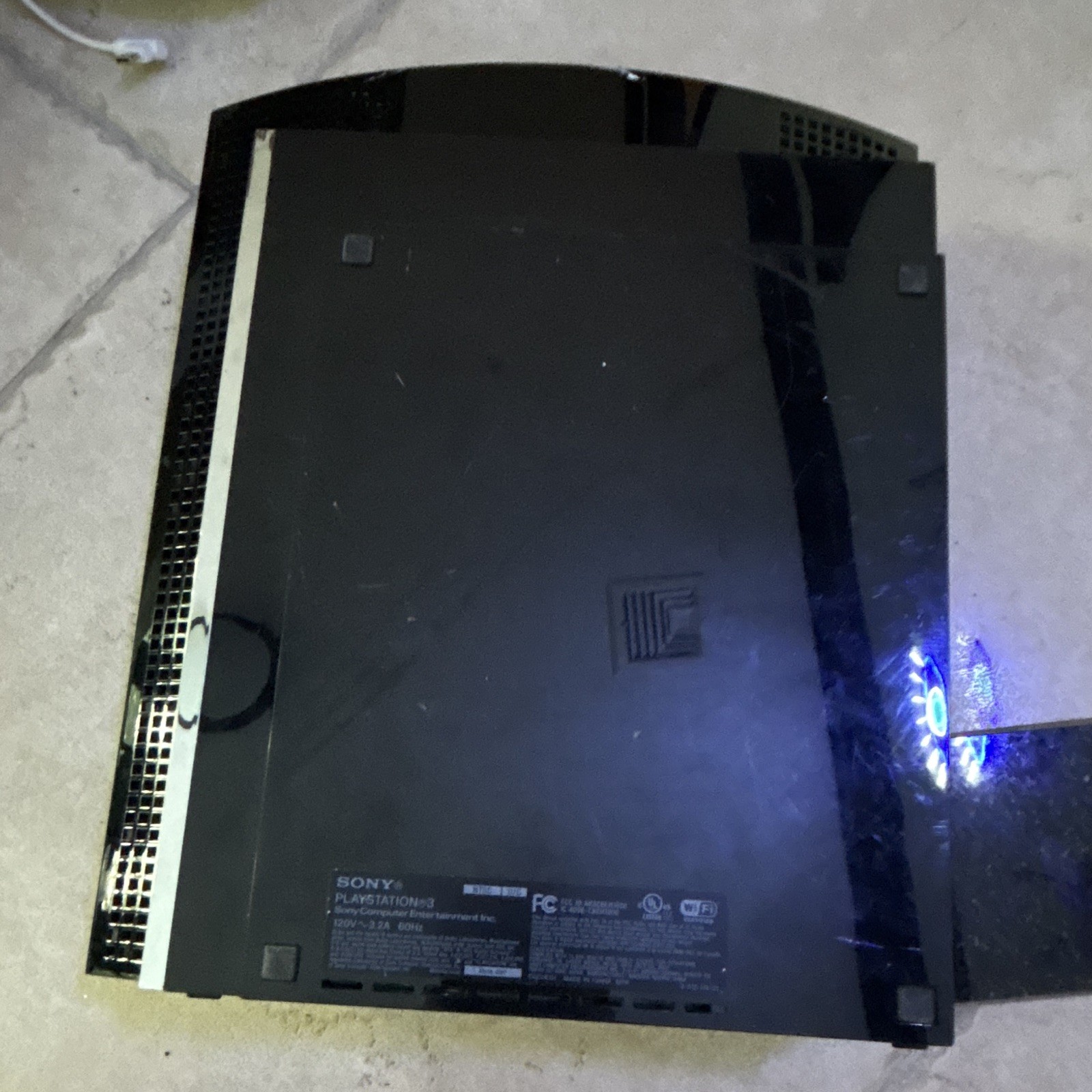 PS3 Slim Black w/ two Controller Ceche 01 serial number : CE922184123
