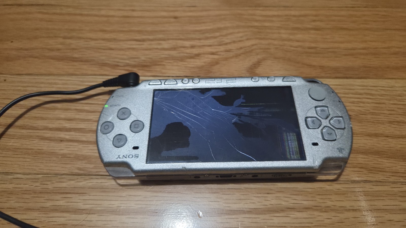 Sony PSP-2000 Handheld Console in Silver Cracked LCD *No Battery*