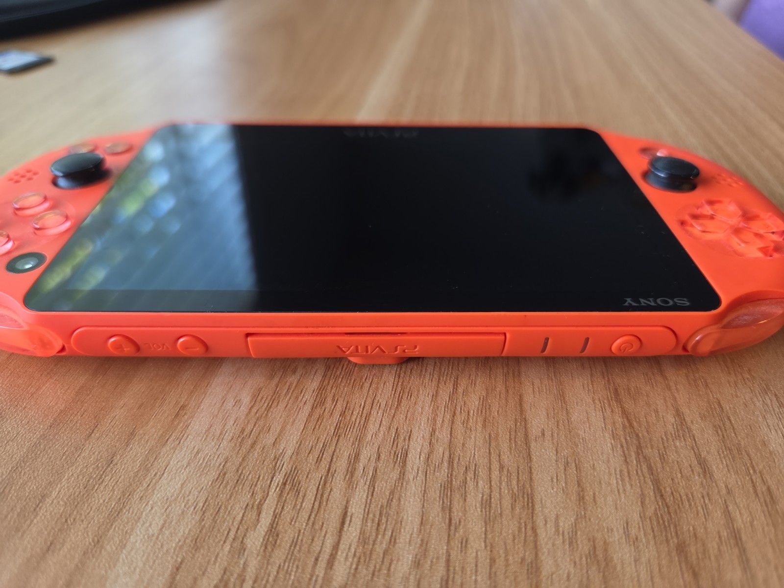 Sony PS Vita 2000 Slim PCH-2000 – Neon Orange – *GREAT * + Charger