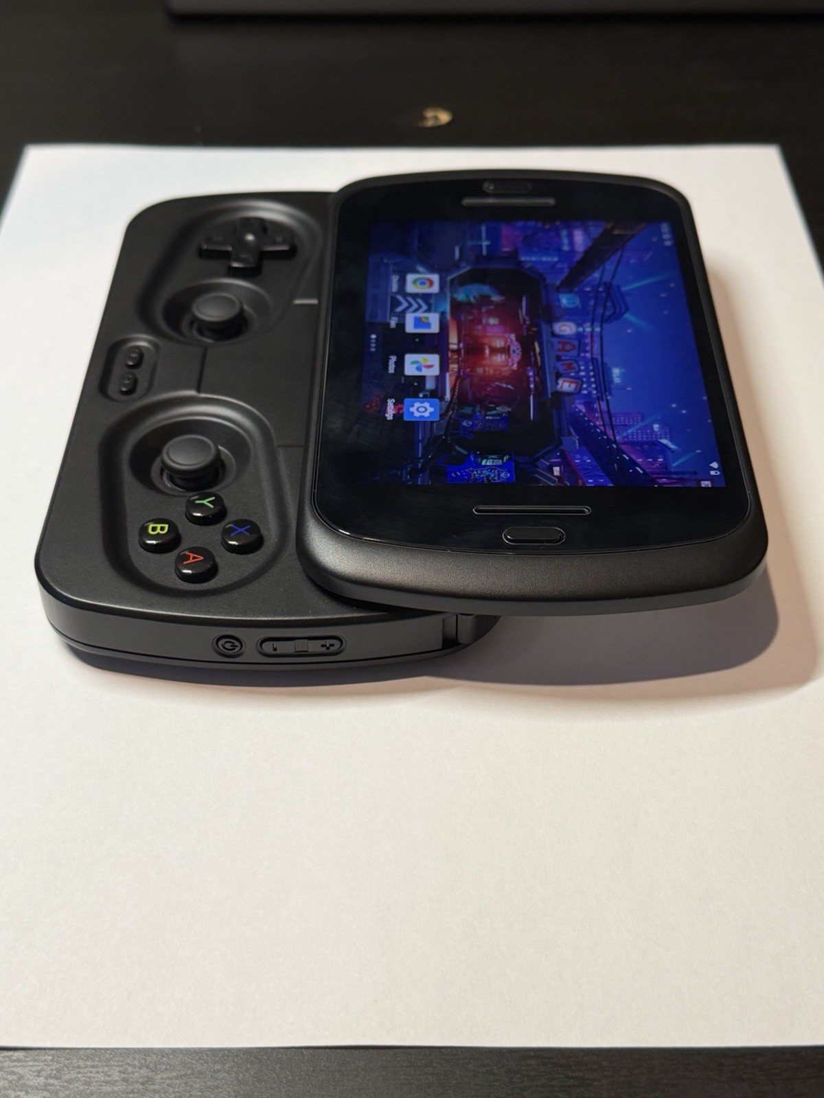 ANBERNIC RG Slide Android13 Handheld Game Console 4.7″ + Screen Prot – Excellent