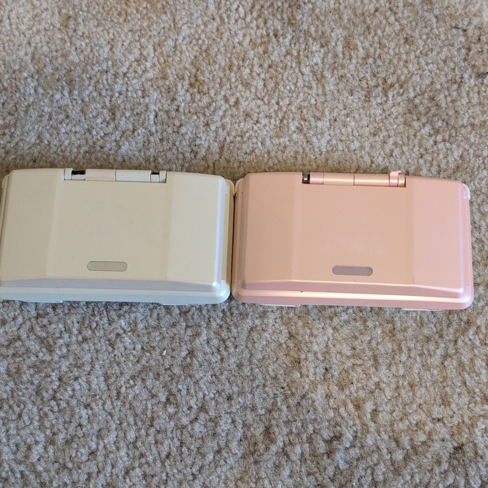 Lot Of 2 Nintendo DS White And Pink ,BROKEN HINGES NO CHARGER, TESTED AND WORKS.