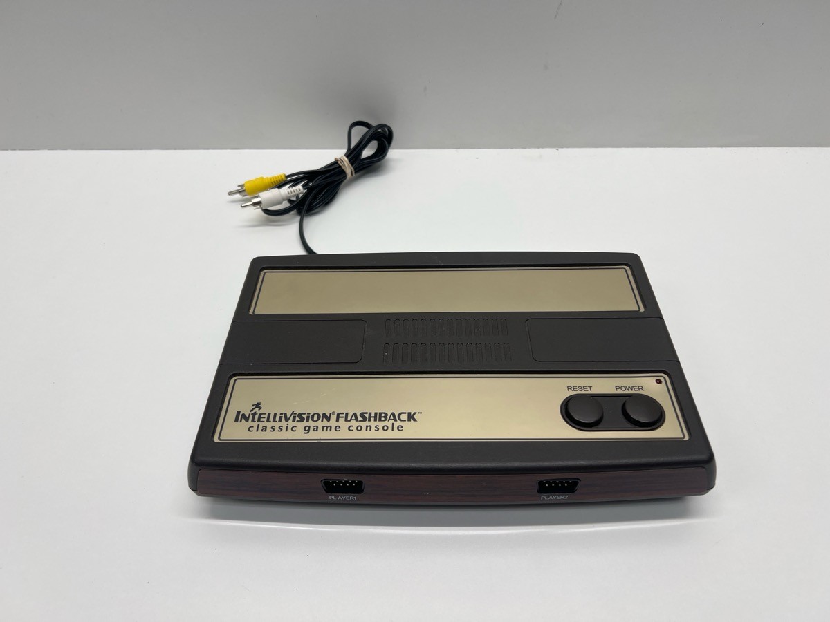 INTELLIVISION FLASHBACK CONSOLE (P03064480)