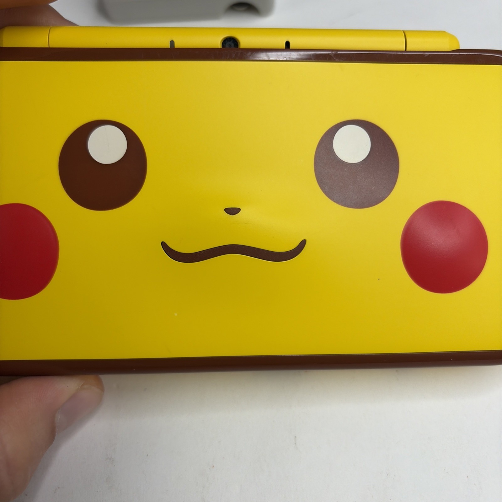 Nice! Nintendo New 2DS XL Pikachu Edition US Model W Charger Stylus