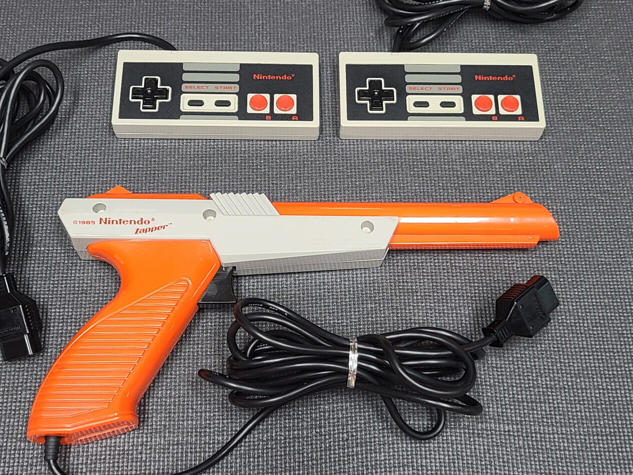 Nintendo Hyundai Comboy Korean Version Retro Game Console with NES US Box FC