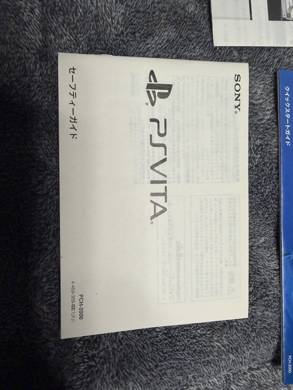 Sony PS Vita PCH-2000 ZA12 White Handheld System Wi-Fi 1GB NTSC-J CIB