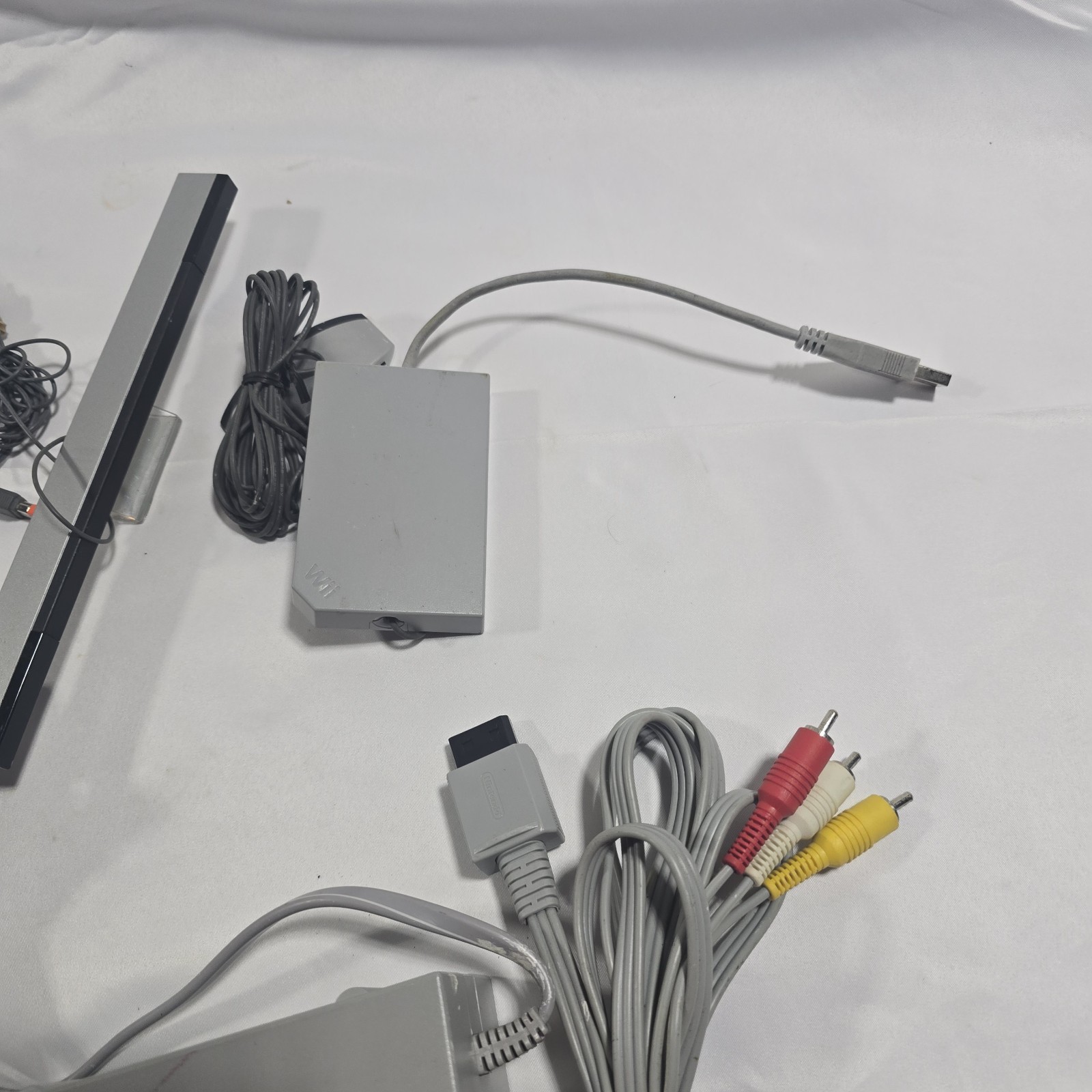 Nintendo Wii White Console Gamecube Compatible RVL-001 USA Bundle Lot