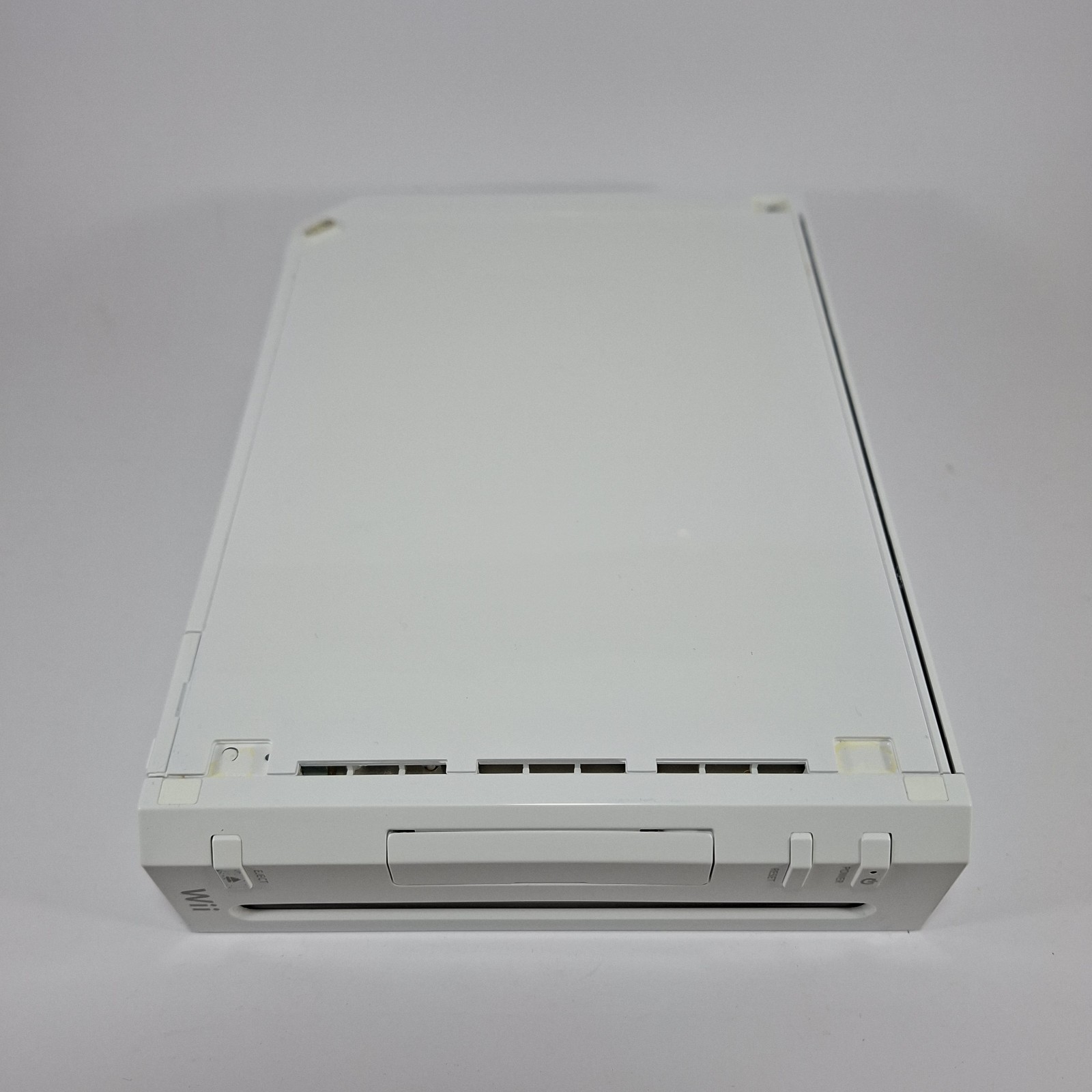 Nintendo Wii Console RVL-001 Bundle – x2 Official Wii Remote Motion Plus, Game