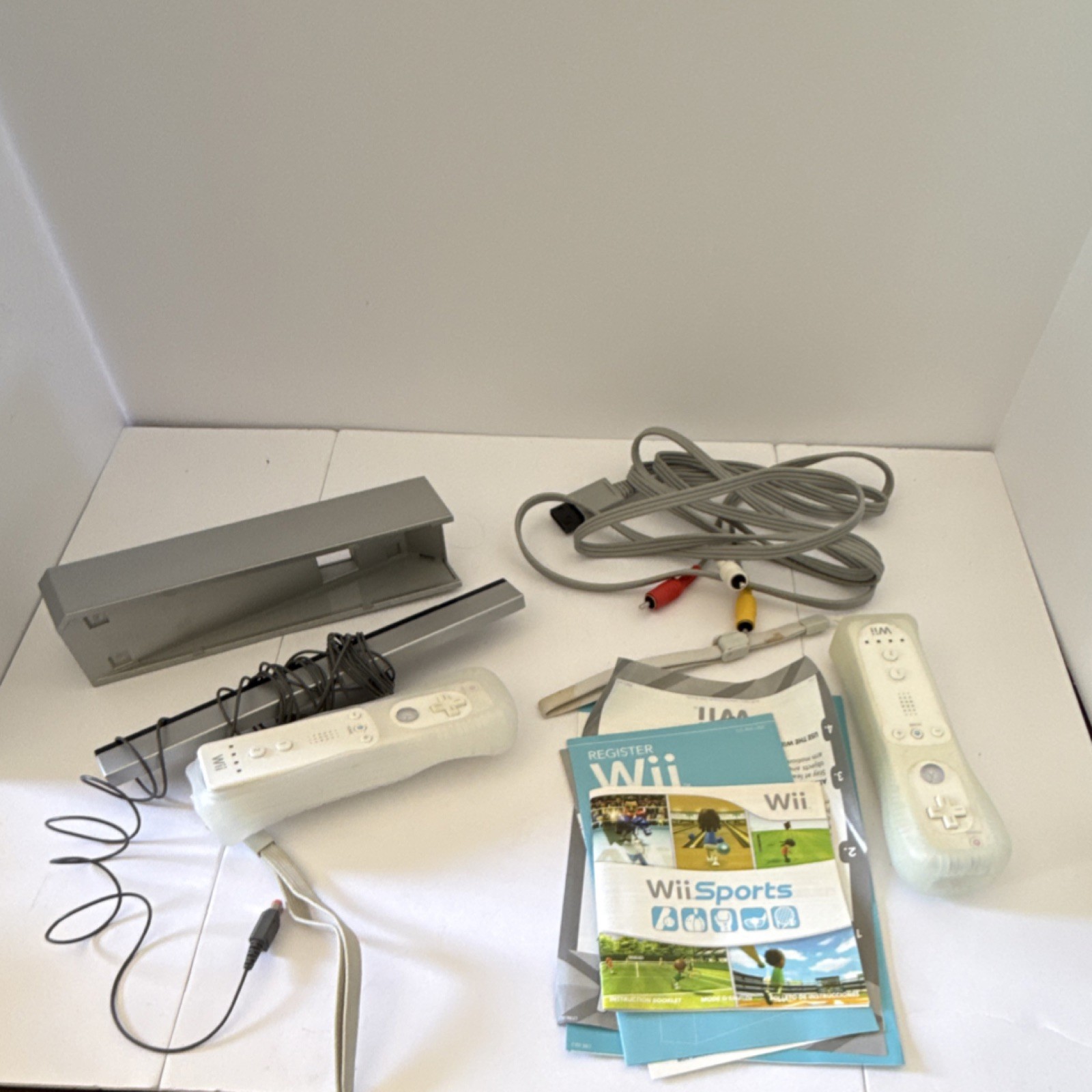 Nintendo Wii RVL-001 White Console Bundle w/ Wii Sports, Wii Fit, 2 Remotes