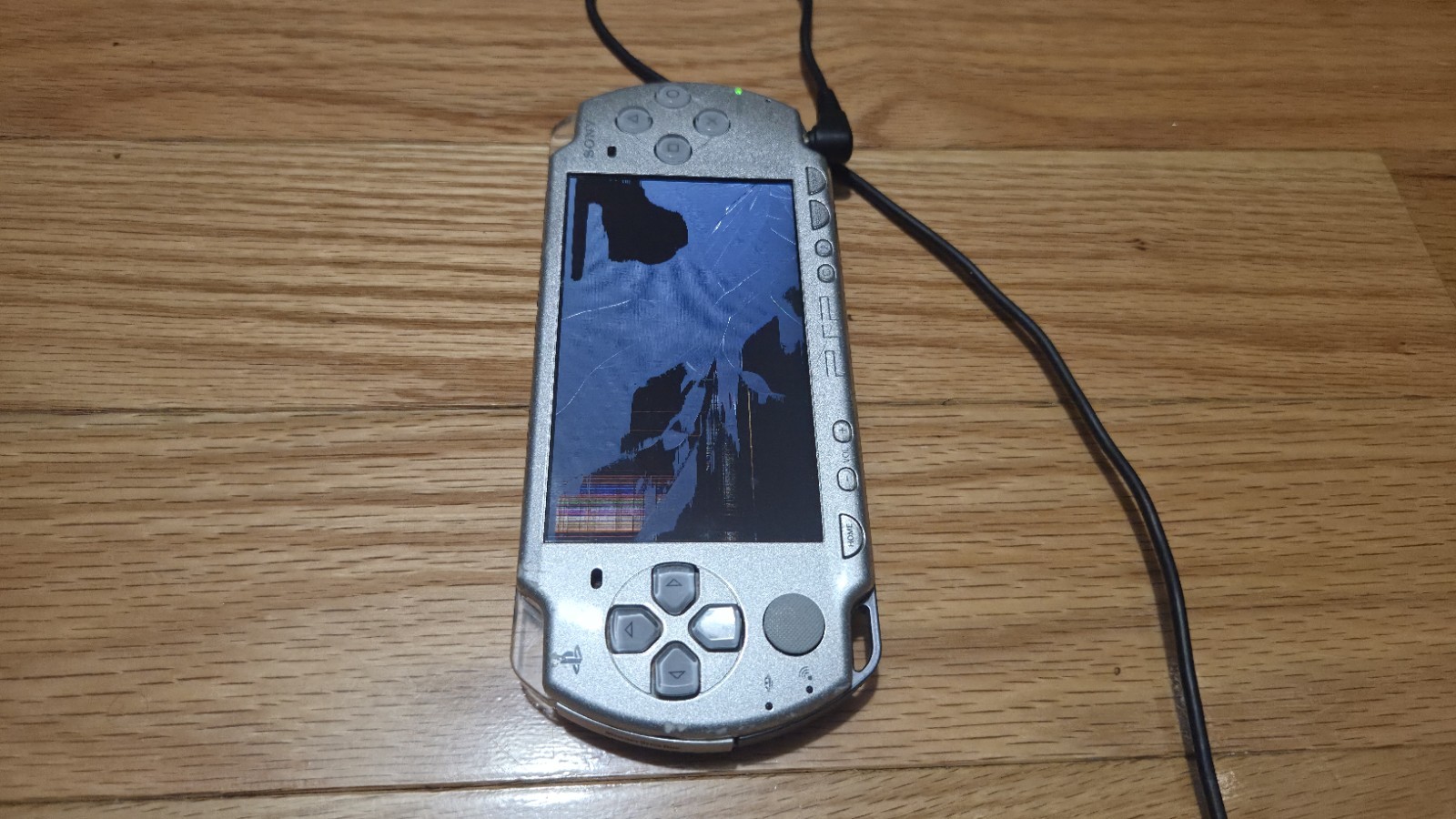 Sony PSP-2000 Handheld Console in Silver Cracked LCD *No Battery*