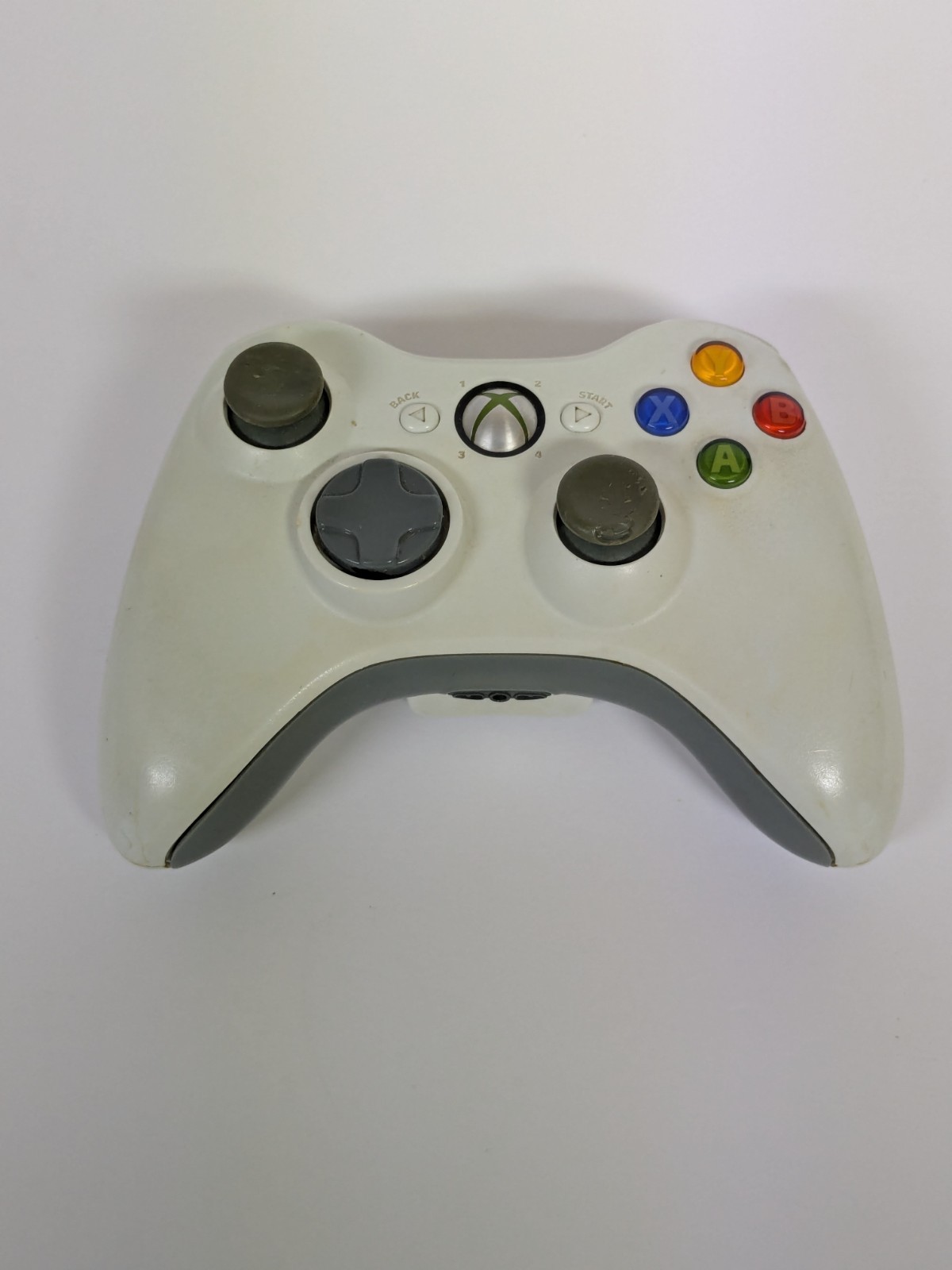 Microsoft Xbox 360 Slim Console 4GB Kinect Bundle – 3 Games -Kinect Adventures