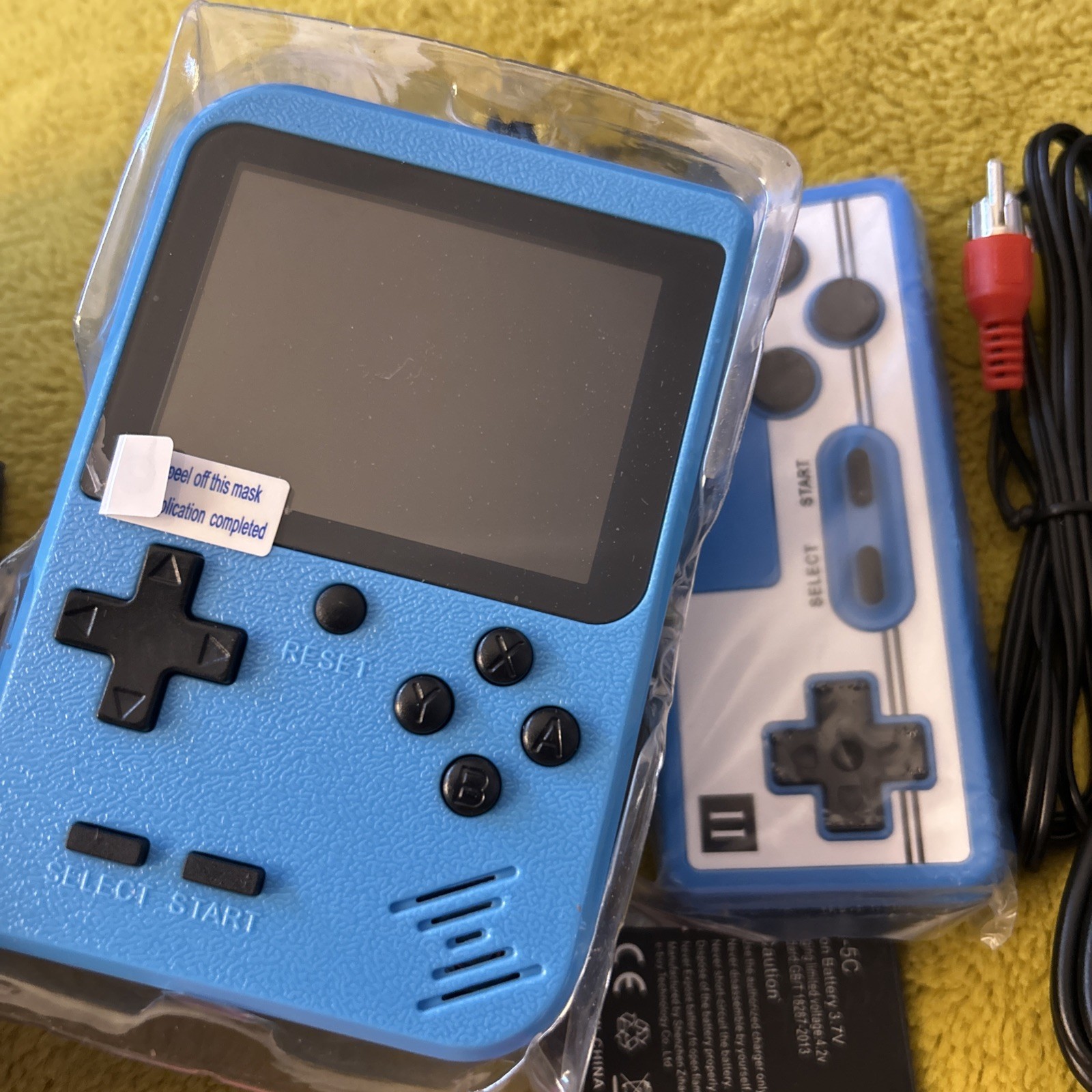 Retro Mini Portable Player Play Machine with 400 Classic FC Games,