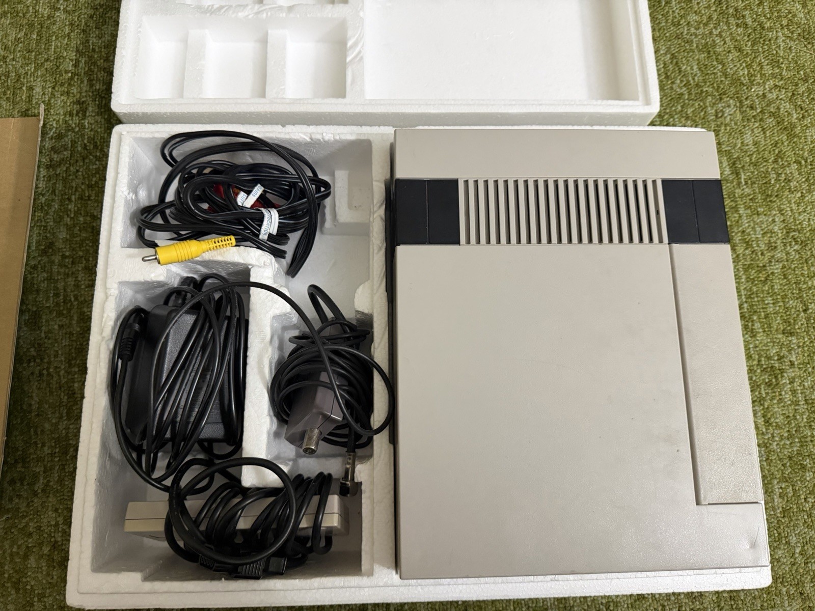 Nintendo NES Control Deck Console NES-001 w/ Original Box, NTSC one controller